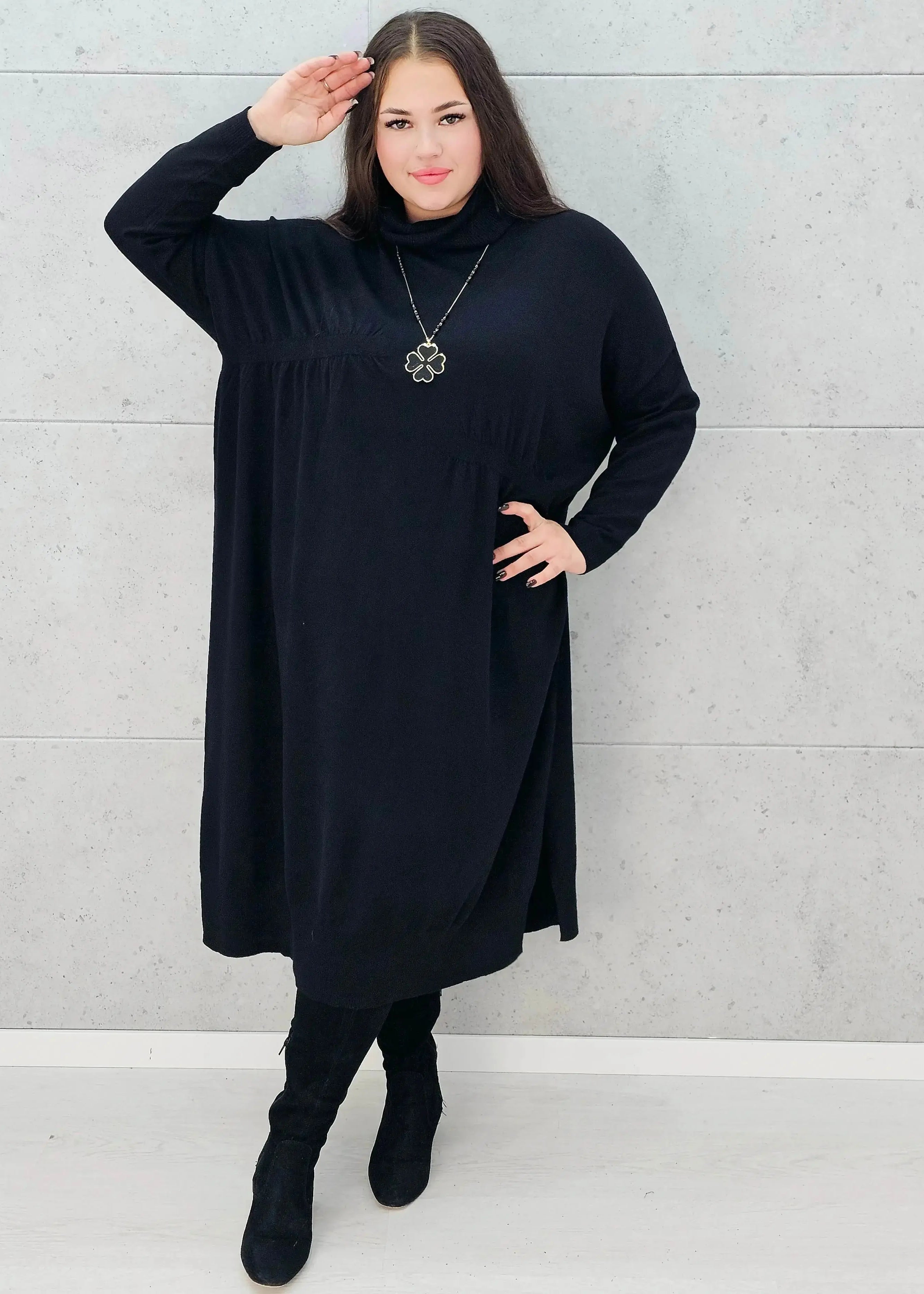Sukienka swetrowa czarna plus size z golfem – Stylowa XL