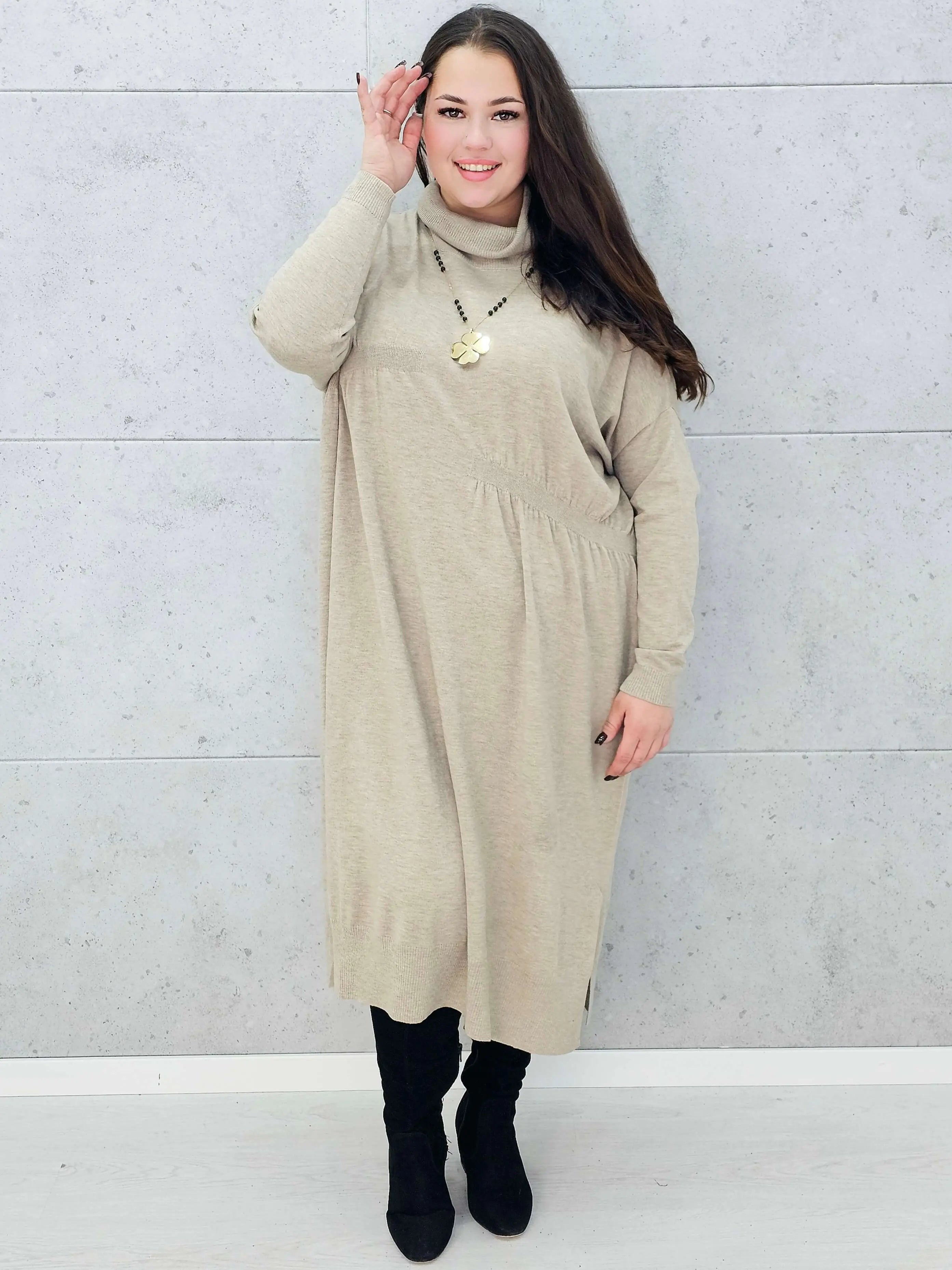 Stylowa beżowa sukienka swetrowa plus size – Stylowa XL