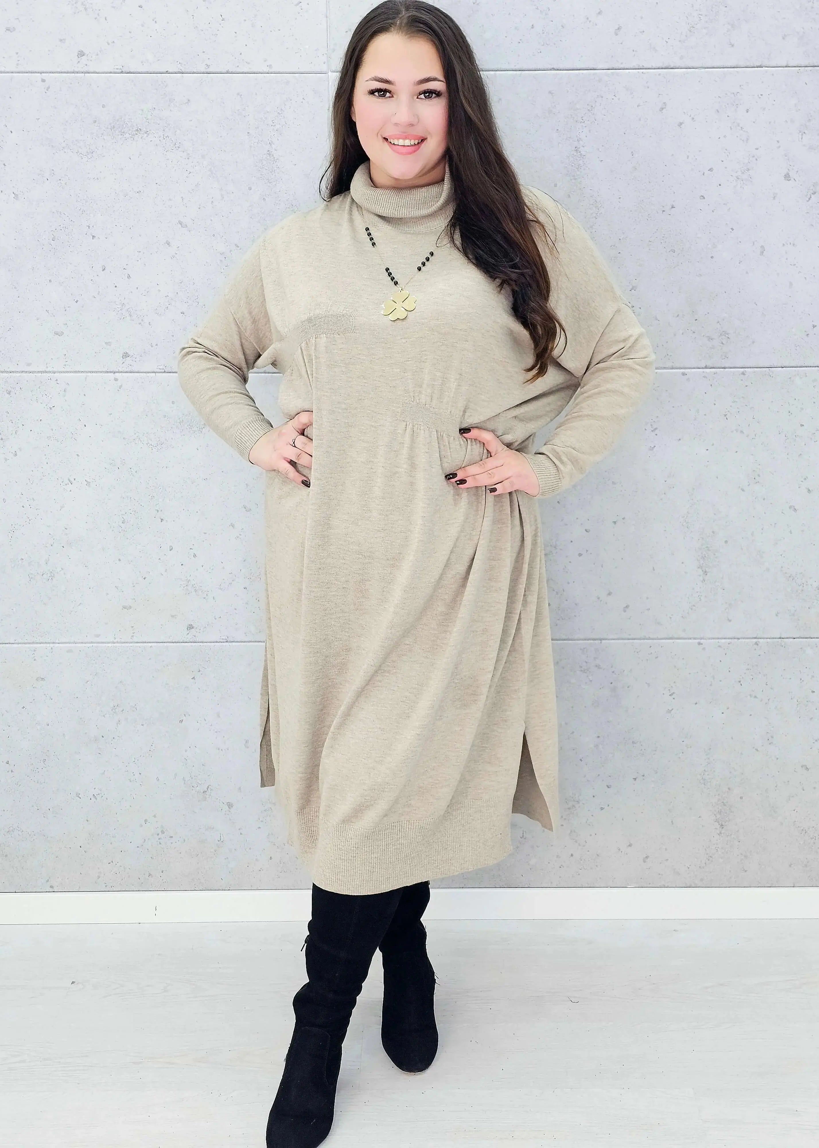 ukienka swetrowa beżowa plus size z golfem – Stylowa XL w całości