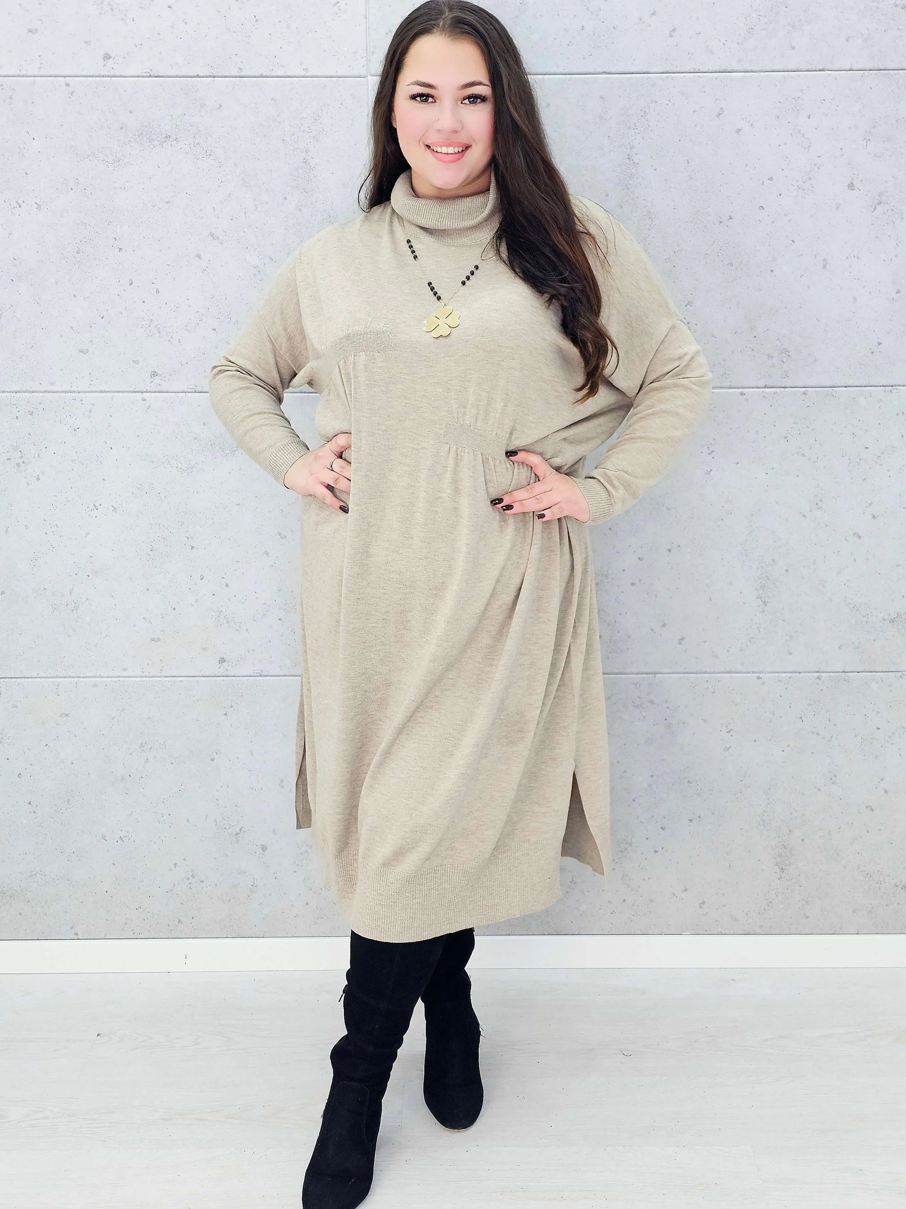 ukienka swetrowa beżowa plus size z golfem – Stylowa XL w całości