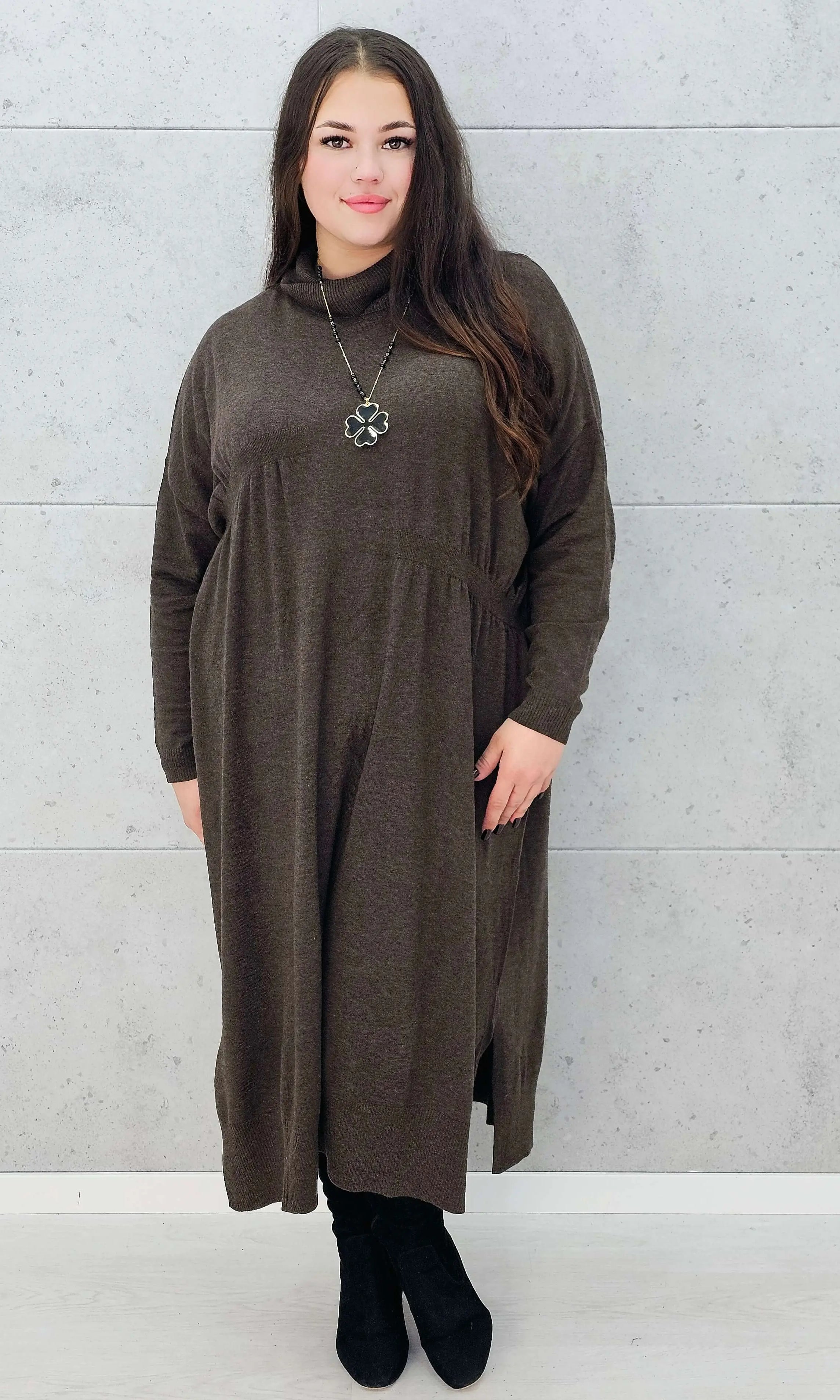 Stylowa kawowa sukienka swetrowa dla kobiet plus size – Stylowa XL