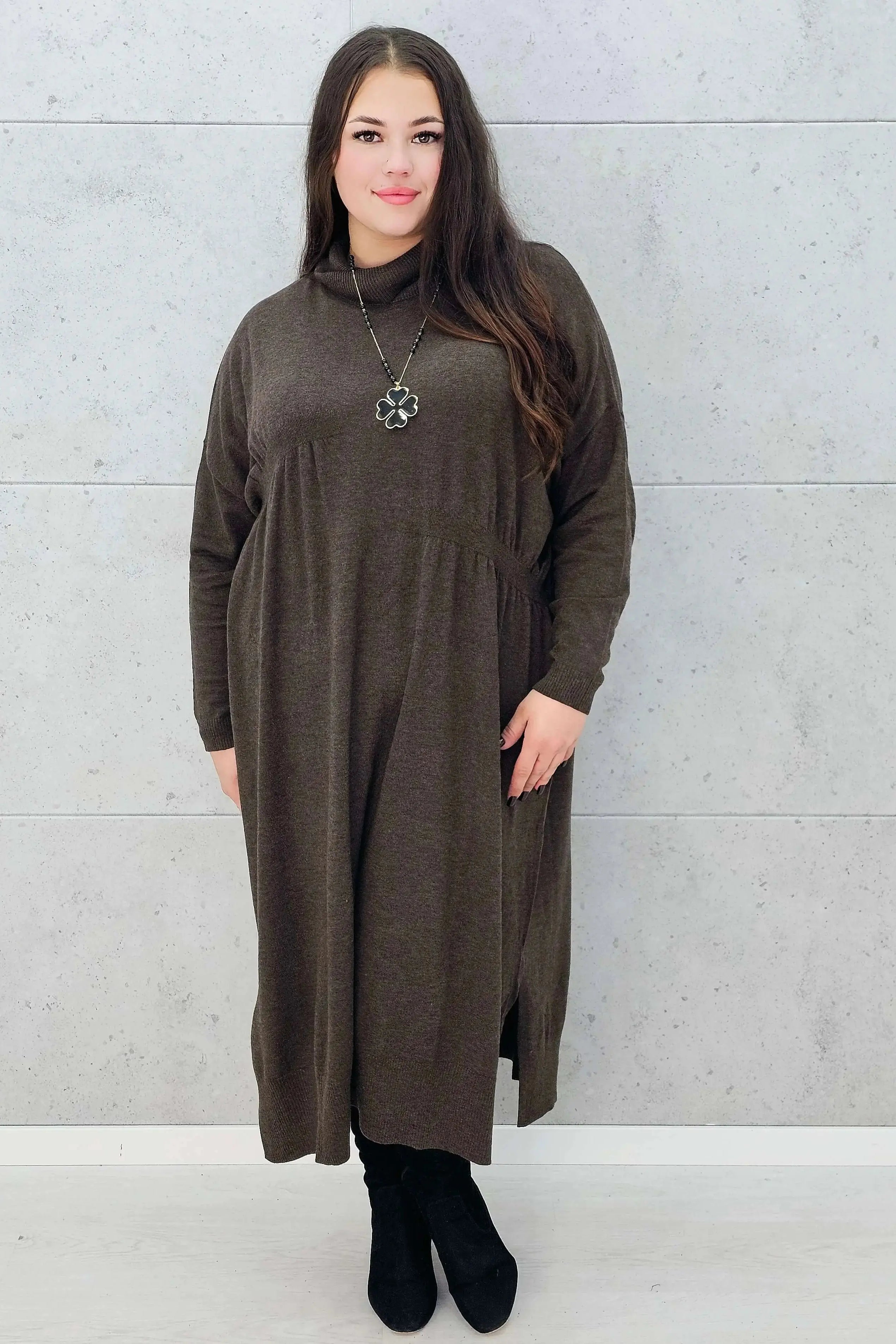 Stylowa kawowa sukienka swetrowa dla kobiet plus size – Stylowa XL