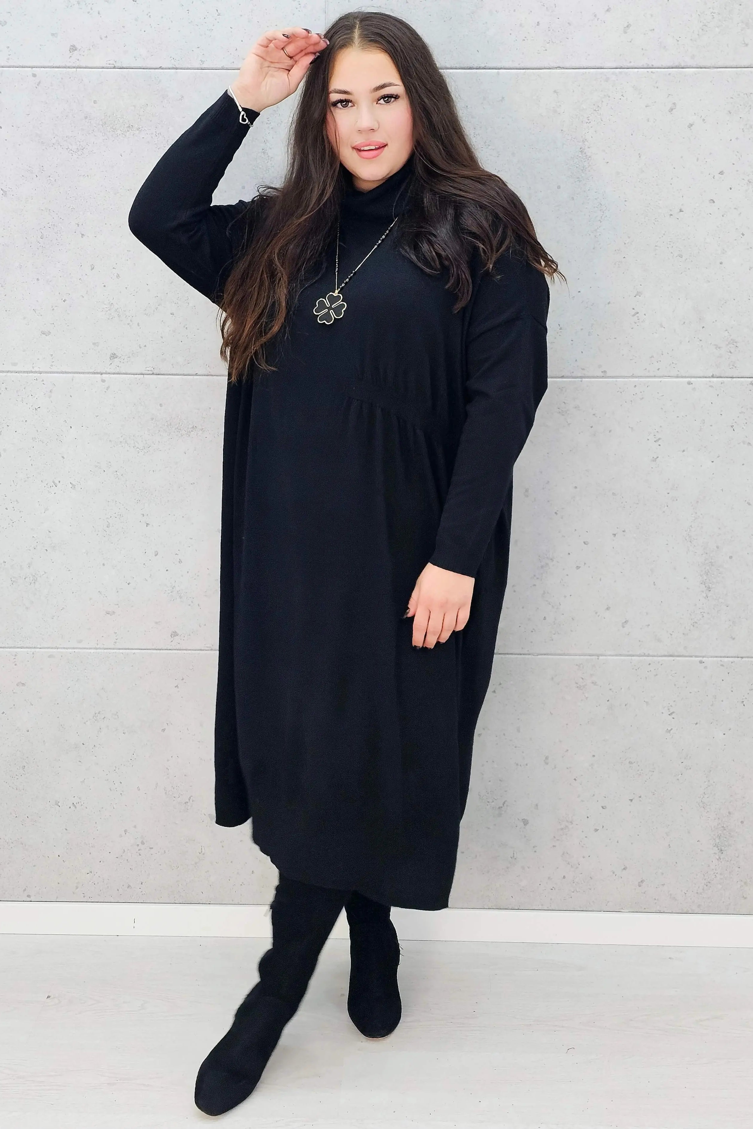 Elegancka czarna sukienka swetrowa plus size – Stylowa XL