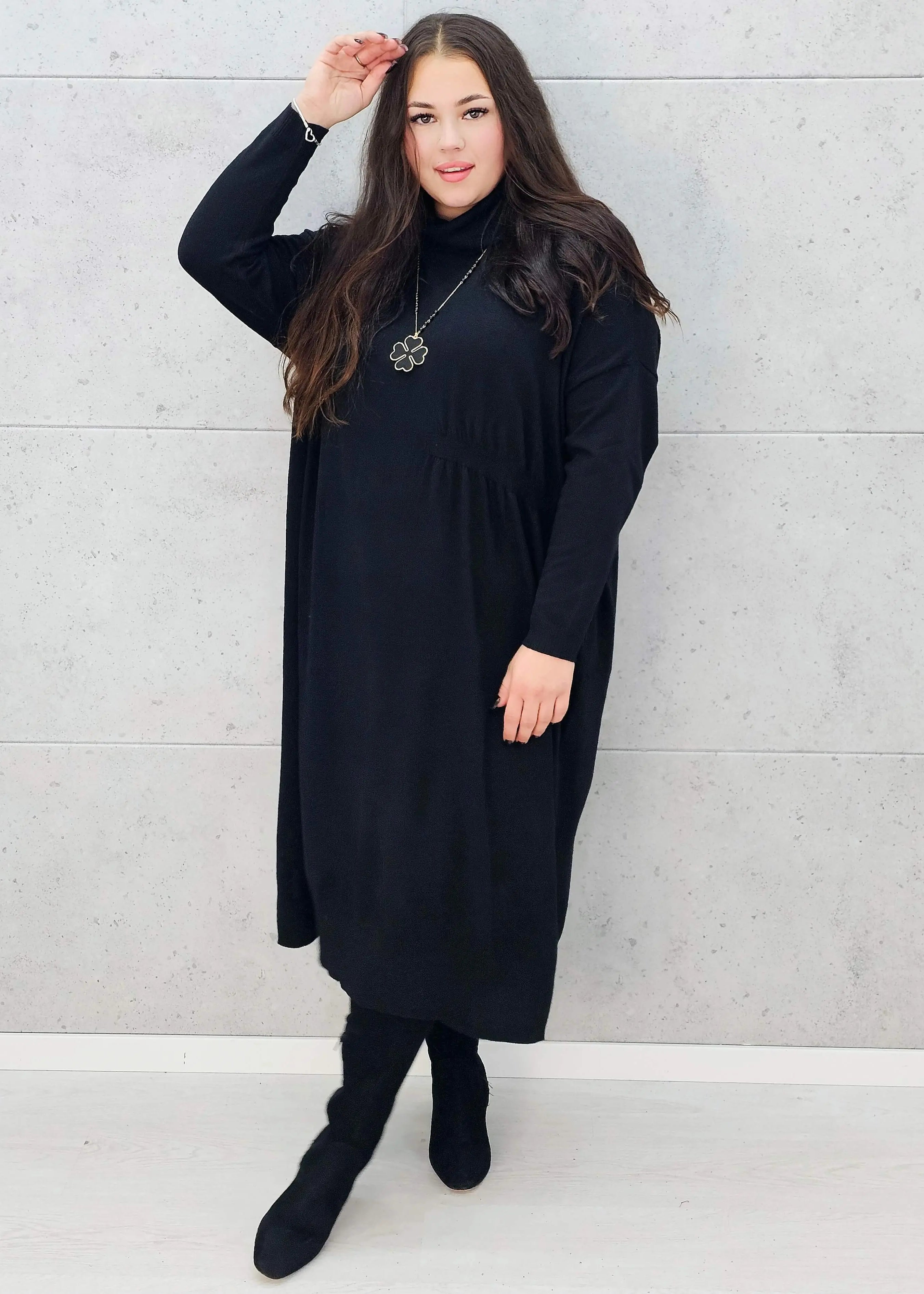 Elegancka czarna sukienka swetrowa plus size – Stylowa XL