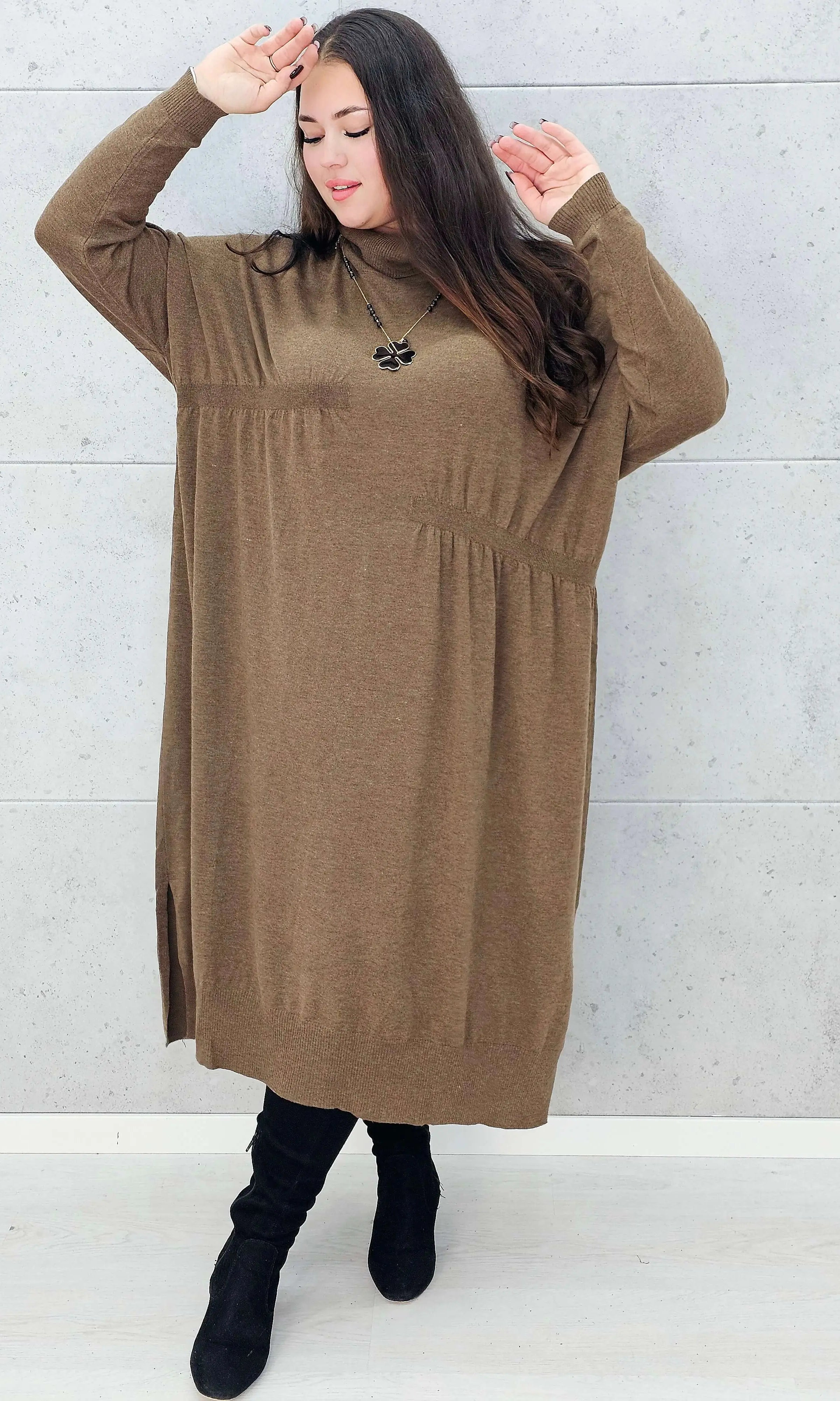 Stylowa brązowa sukienka swetrowa dla kobiet plus size – Stylowa XL