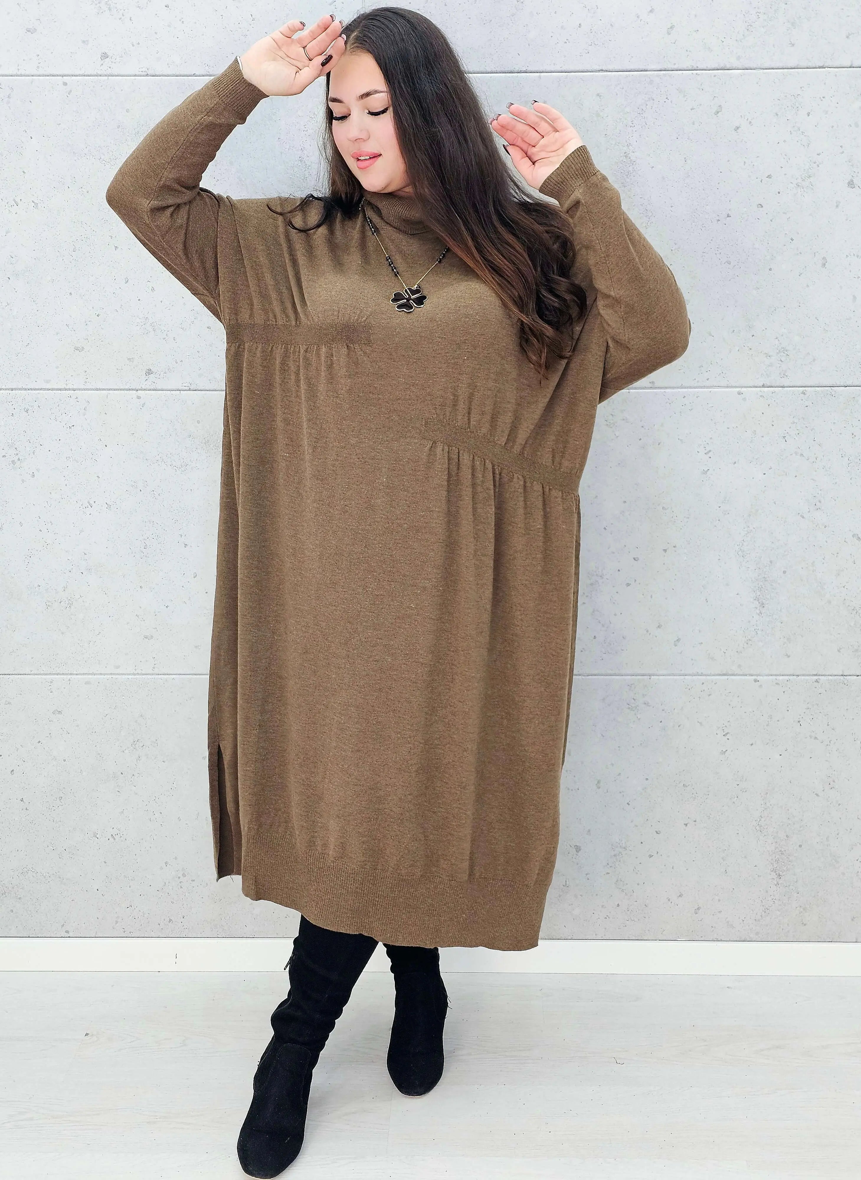 Stylowa brązowa sukienka swetrowa dla kobiet plus size – Stylowa XL