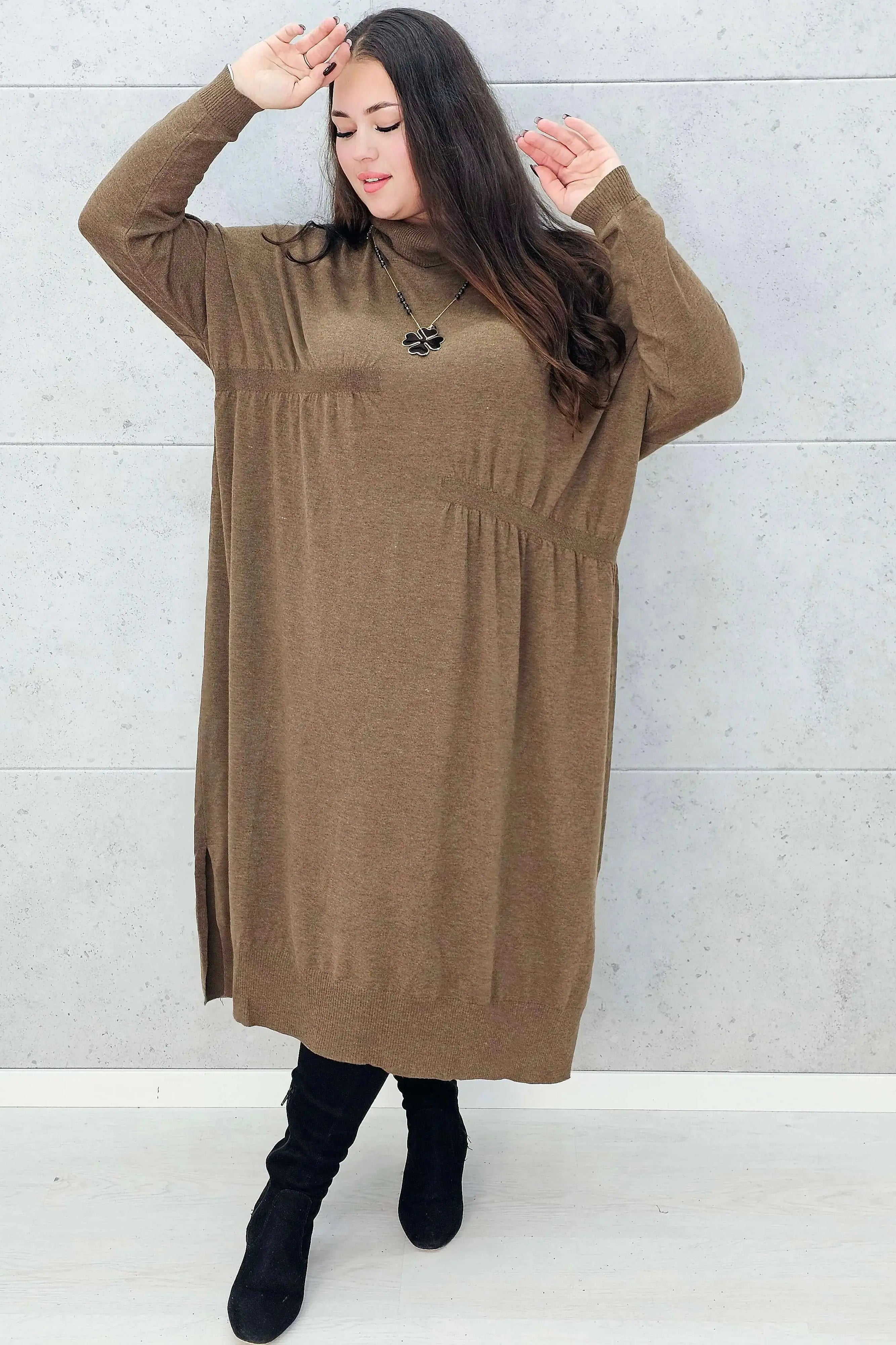 Stylowa brązowa sukienka swetrowa dla kobiet plus size – Stylowa XL