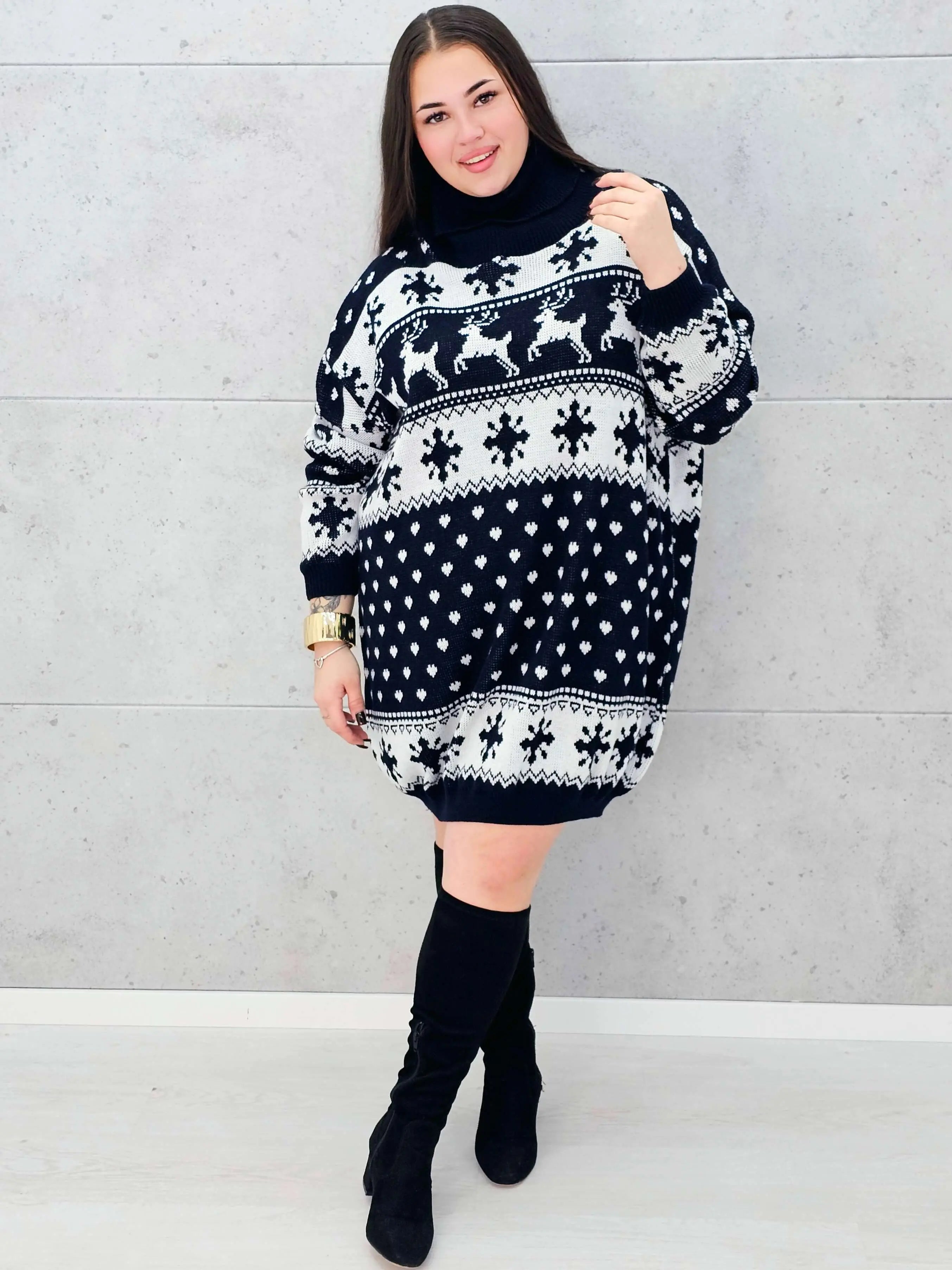 Sukienka swetrowa z golfem – zimowa sukienka plus size w renifery i śnieżynki Stylowa XL