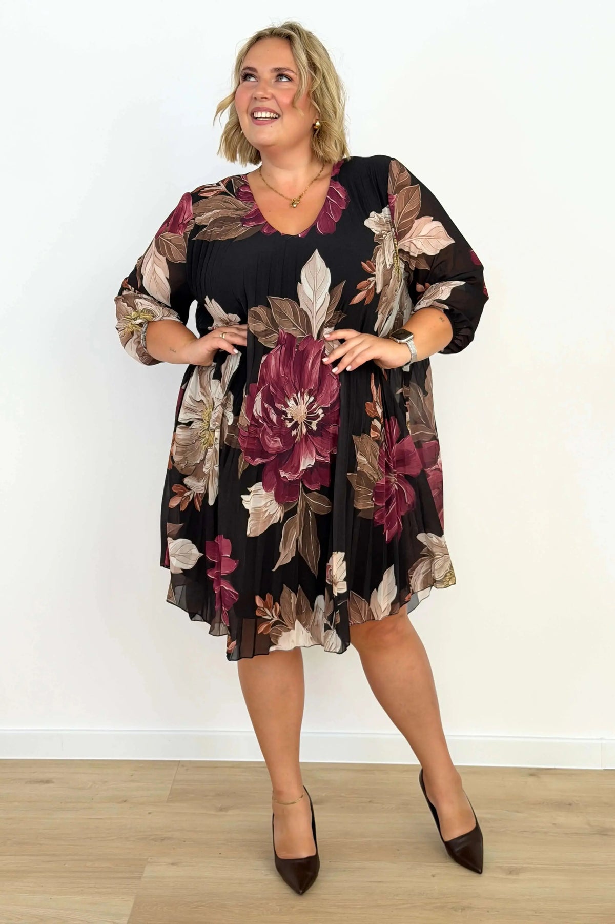 Sukienka szyfonowa plus size z dekoltem V i falbaną Stylowa XL