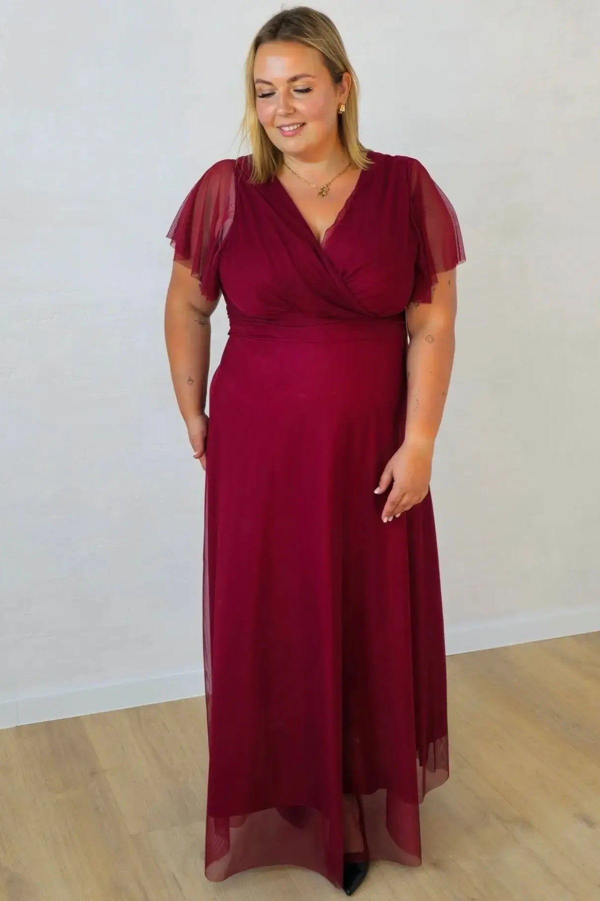 Sukienka tiulowa maxi plus size z kopertowym dekoltem Stylowa XL