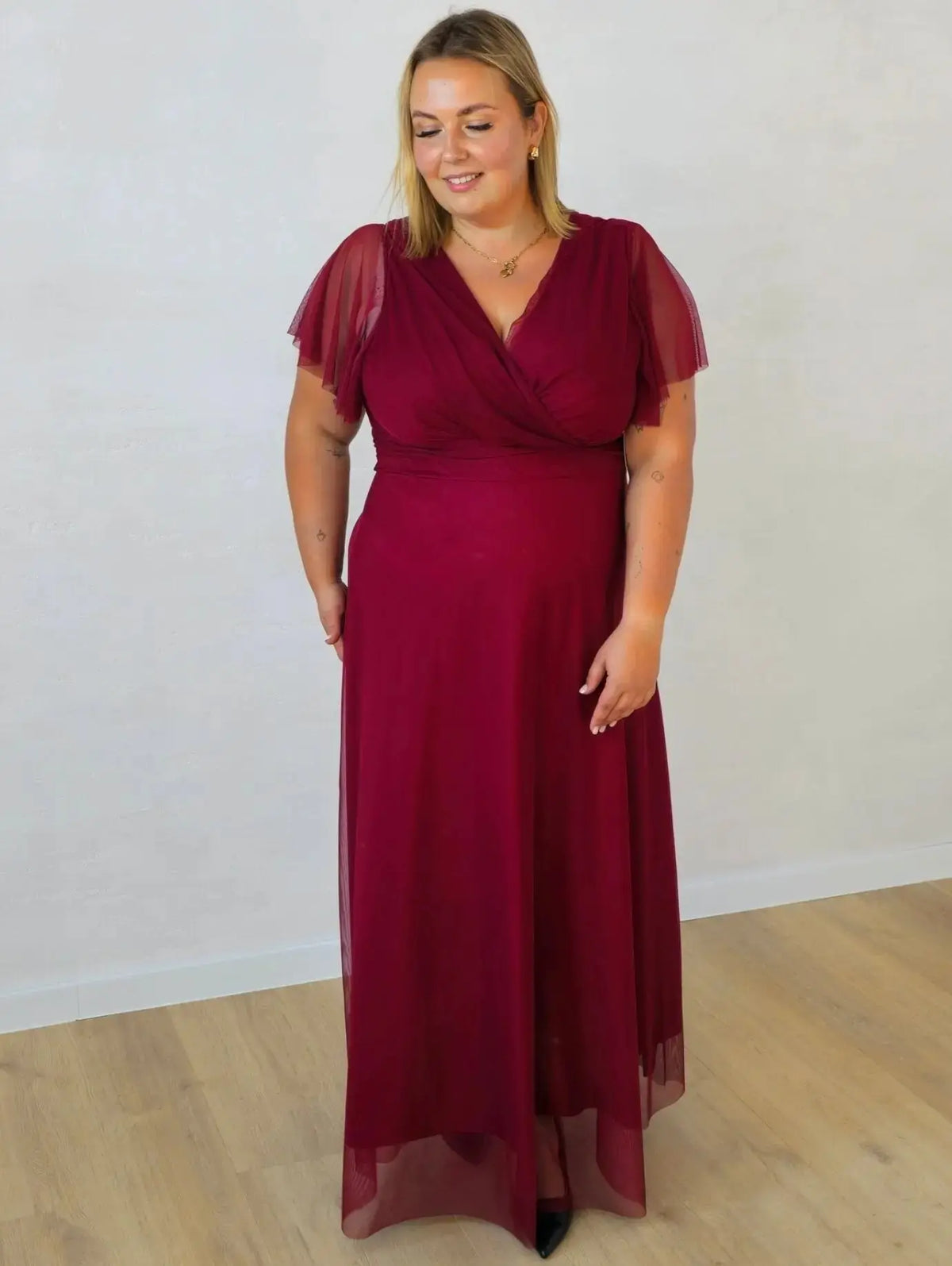 Sukienka tiulowa maxi plus size z kopertowym dekoltem Stylowa XL