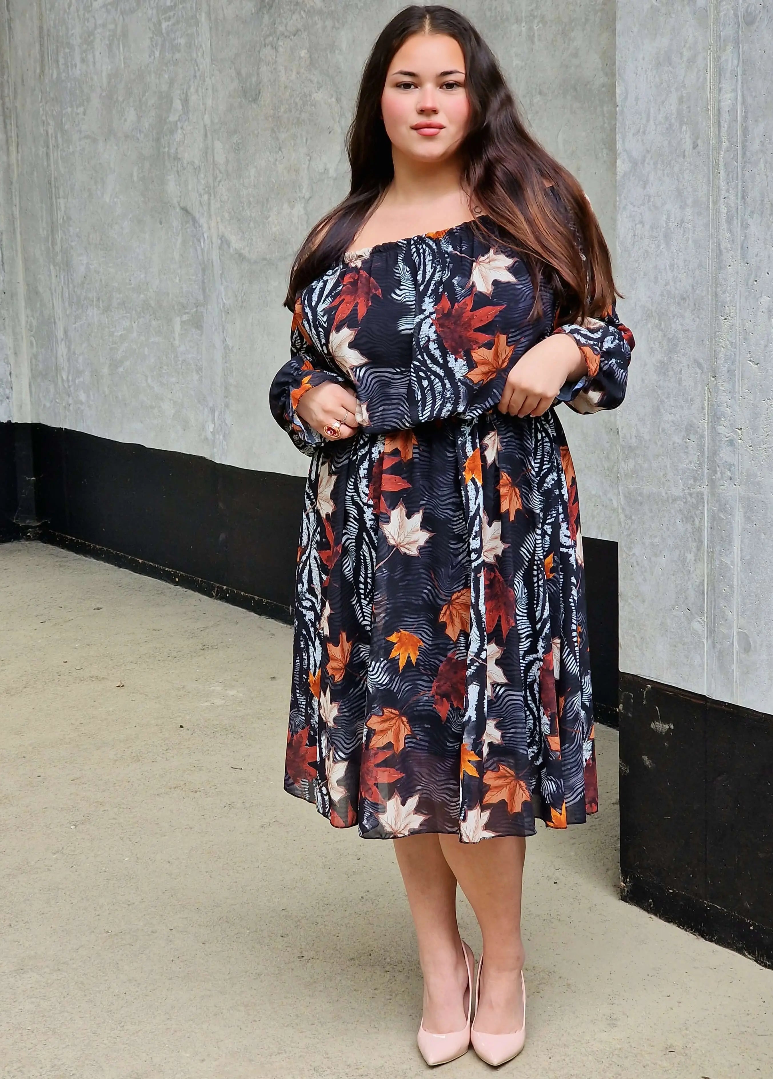 Sukienka w jesienne liście Stylowa XL