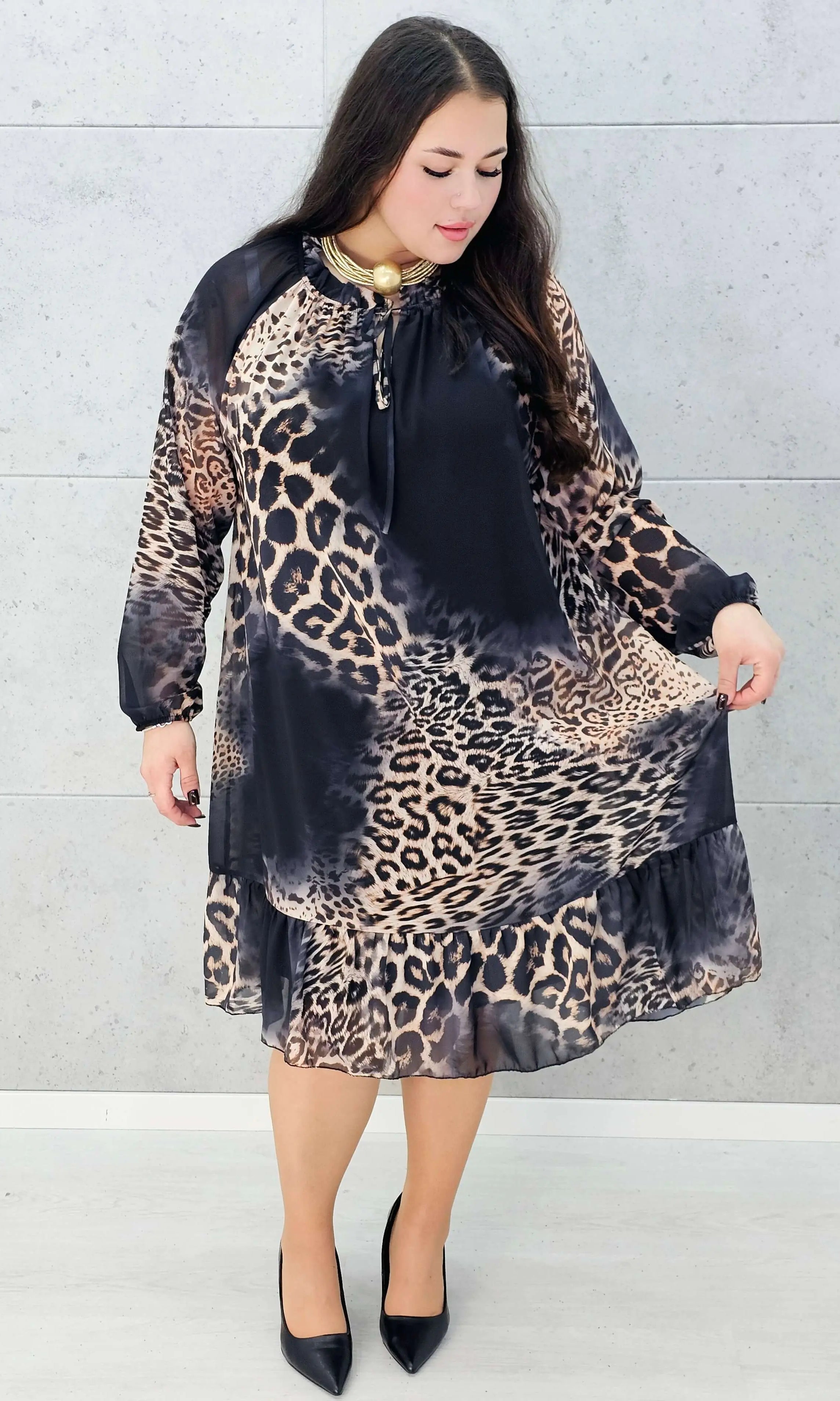 Sukienka midi plus size w panterkę z falbaną – Stylowa XL
