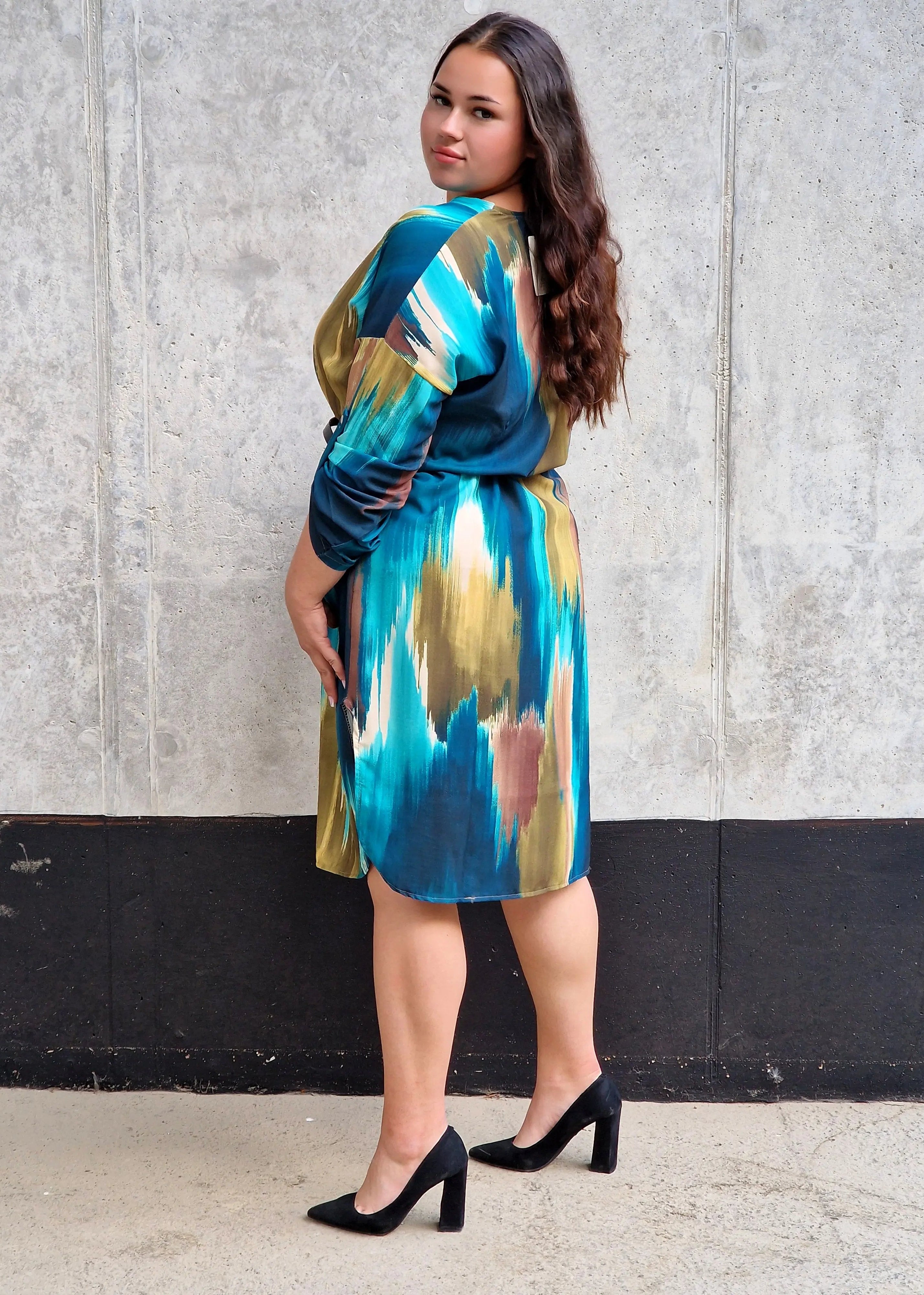 Sukienka wielokolorowa z paseczkiem Stylowa XL