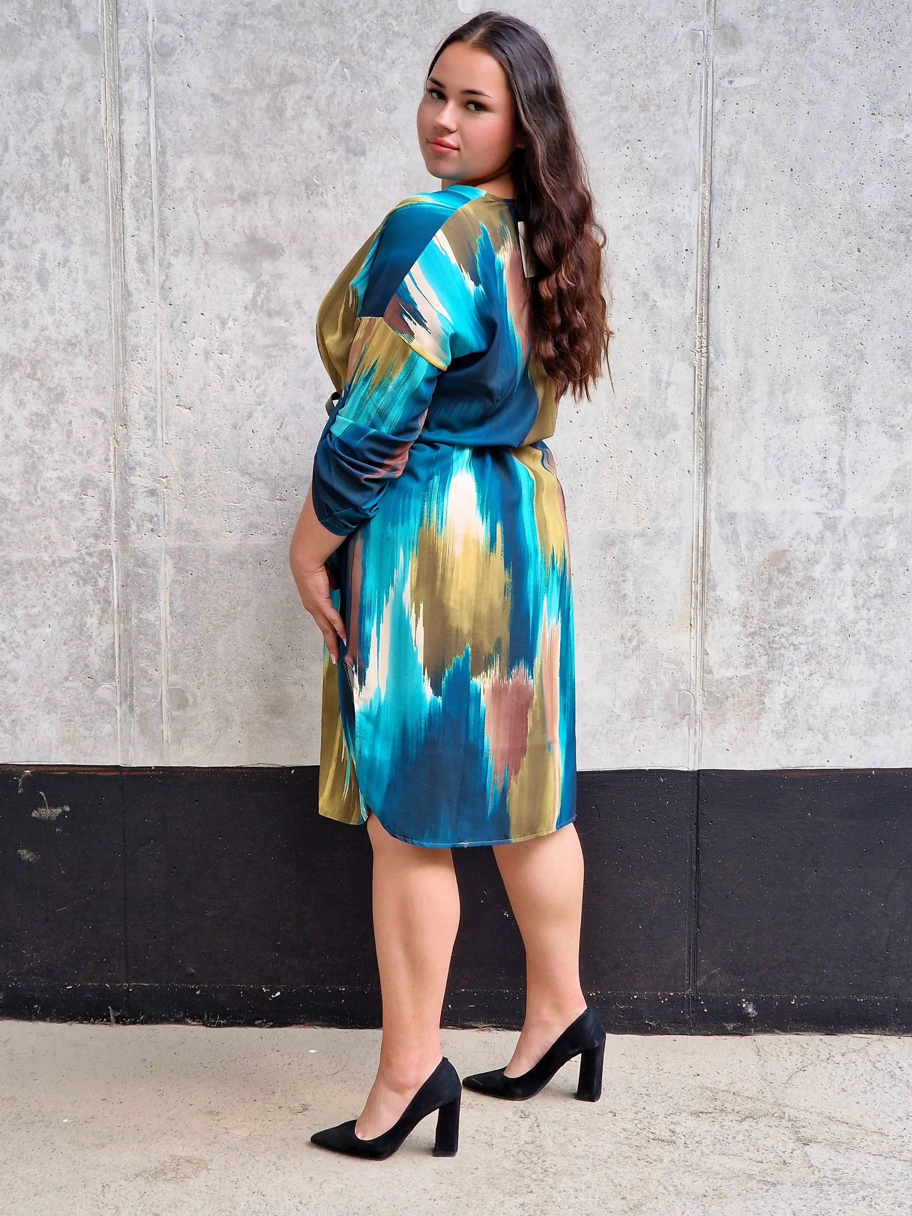 Sukienka wielokolorowa z paseczkiem Stylowa XL