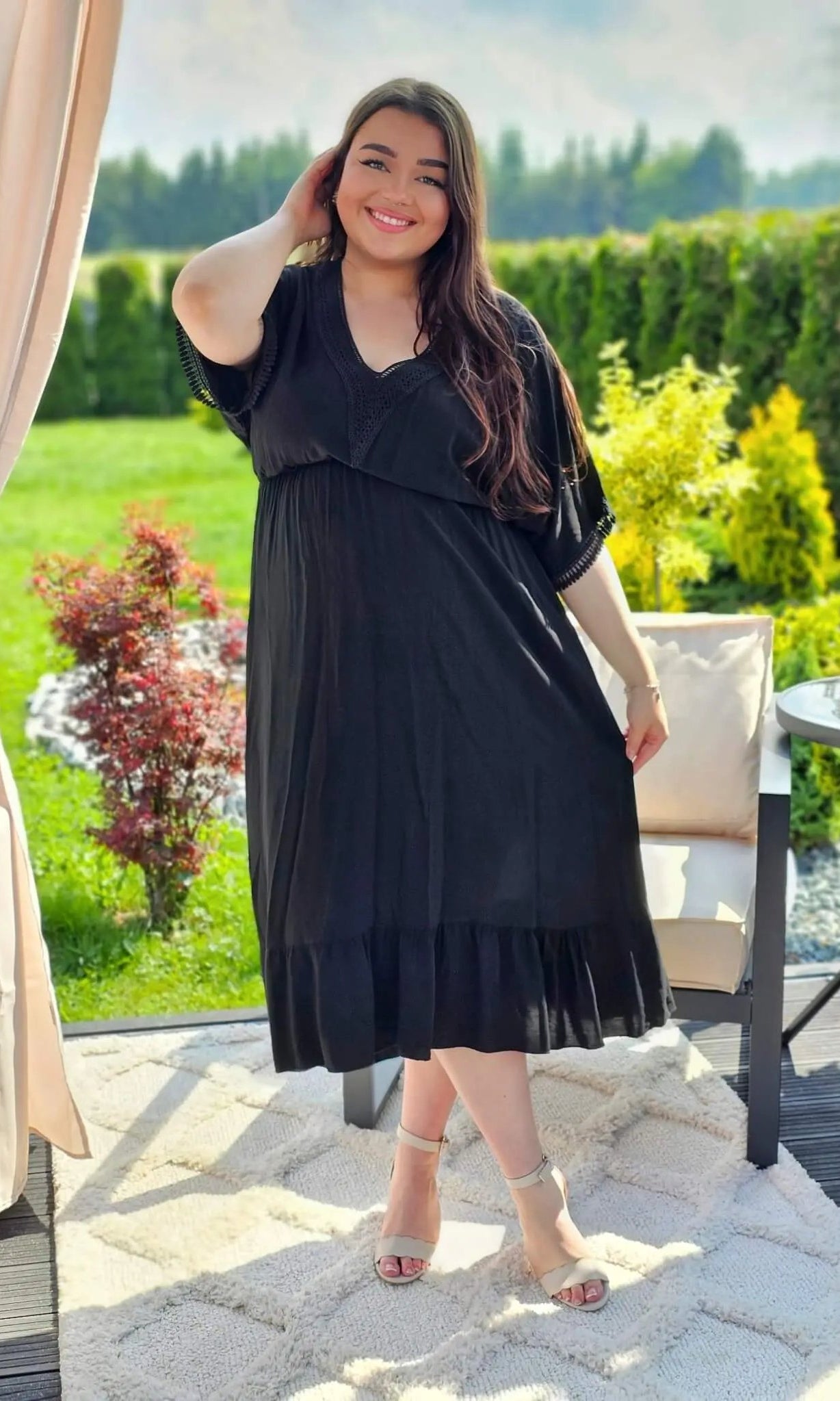 Sukienka  wstawkami haftu  - cztery kolory Stylowa XL