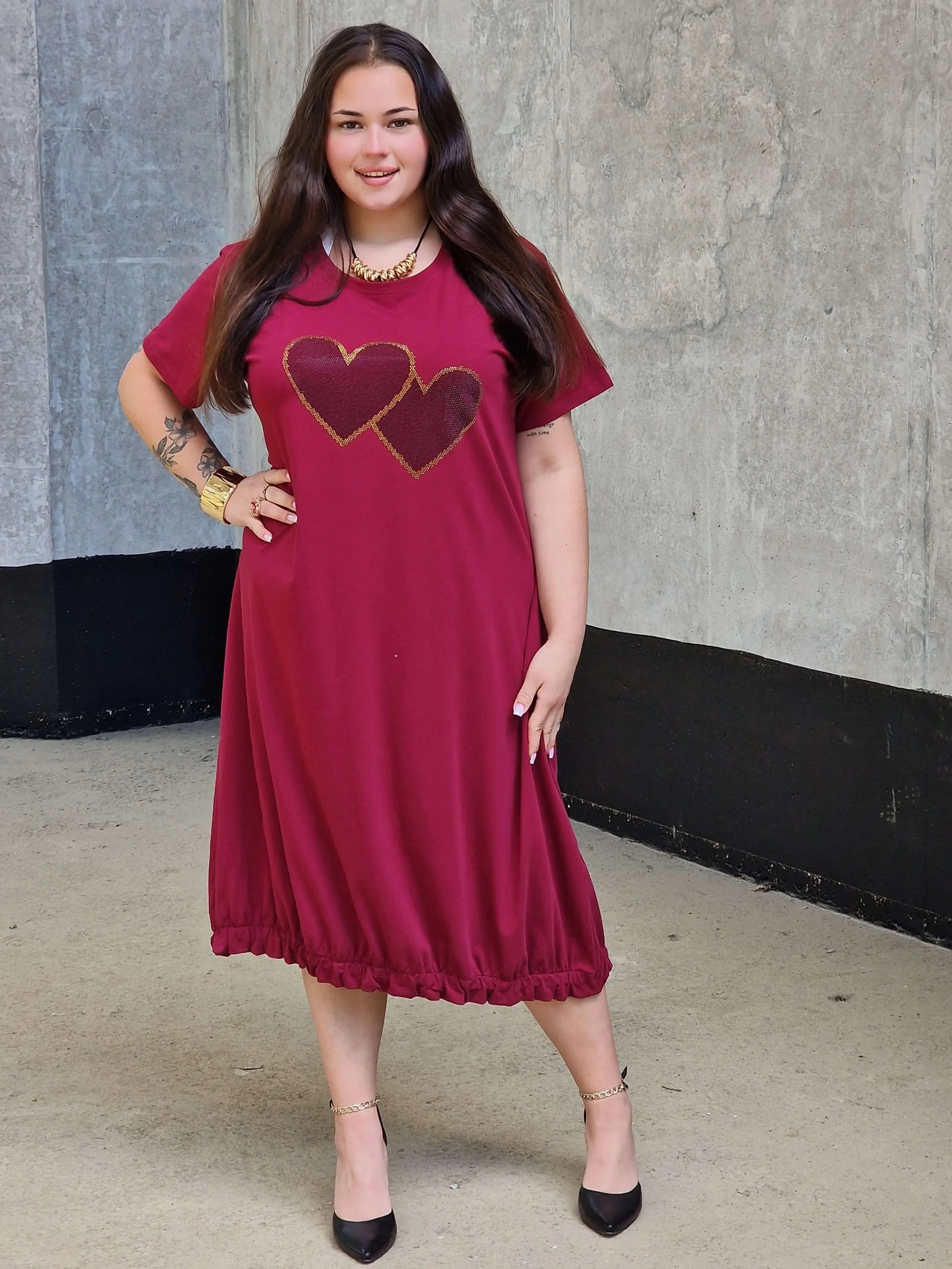 Sukienka z aplikacją serduszek Stylowa XL