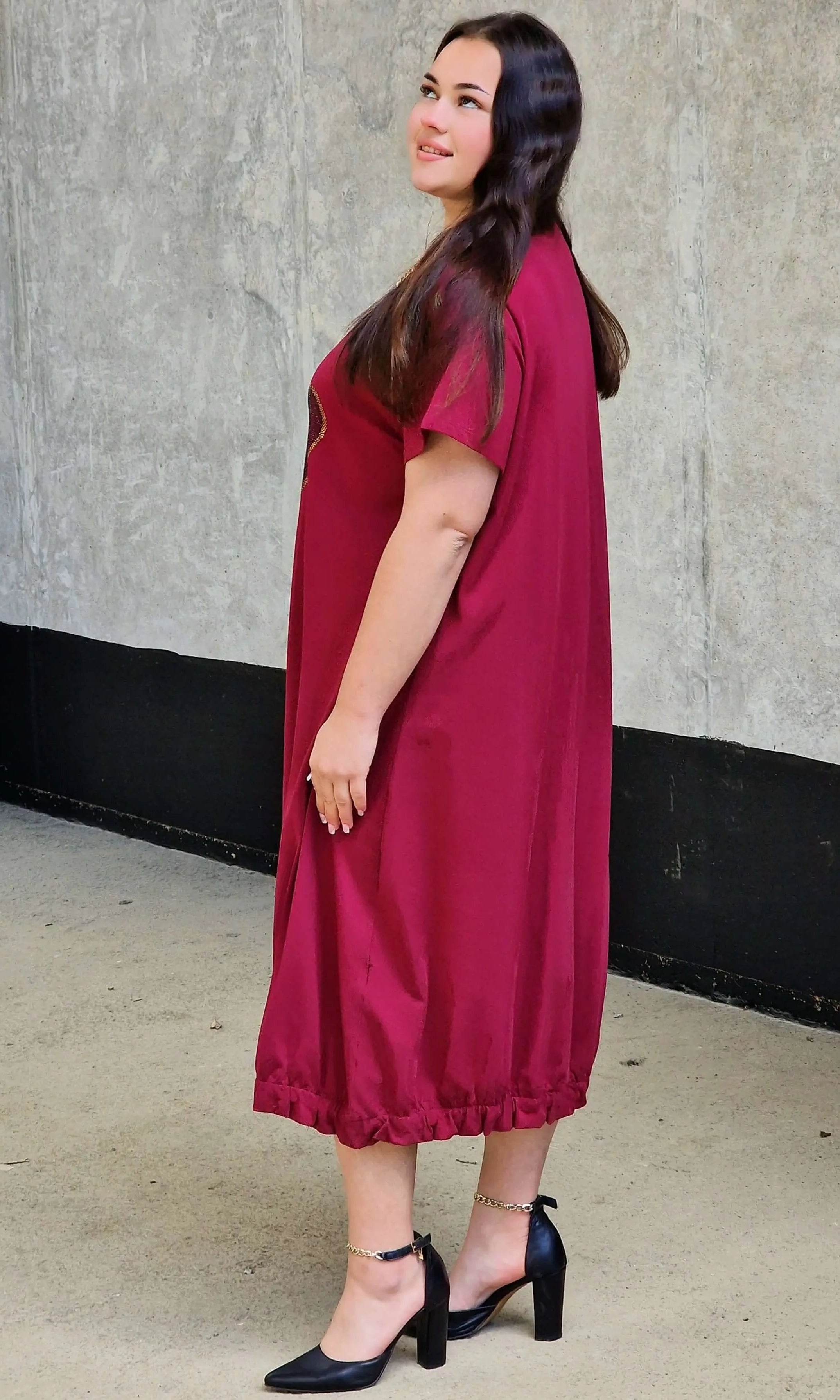 Sukienka z aplikacją serduszek Stylowa XL