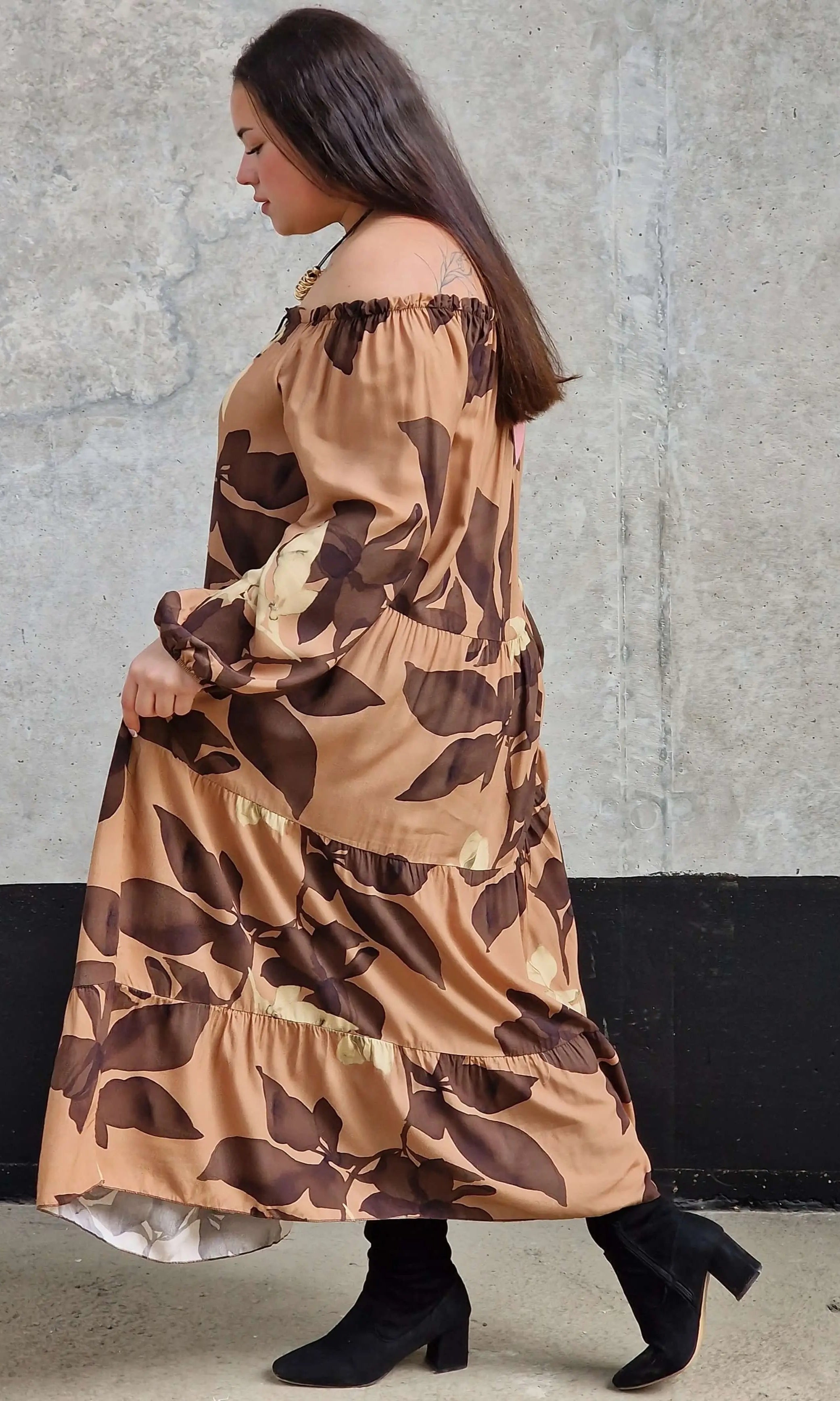 Sukienka z brązowym wzorem Stylowa XL