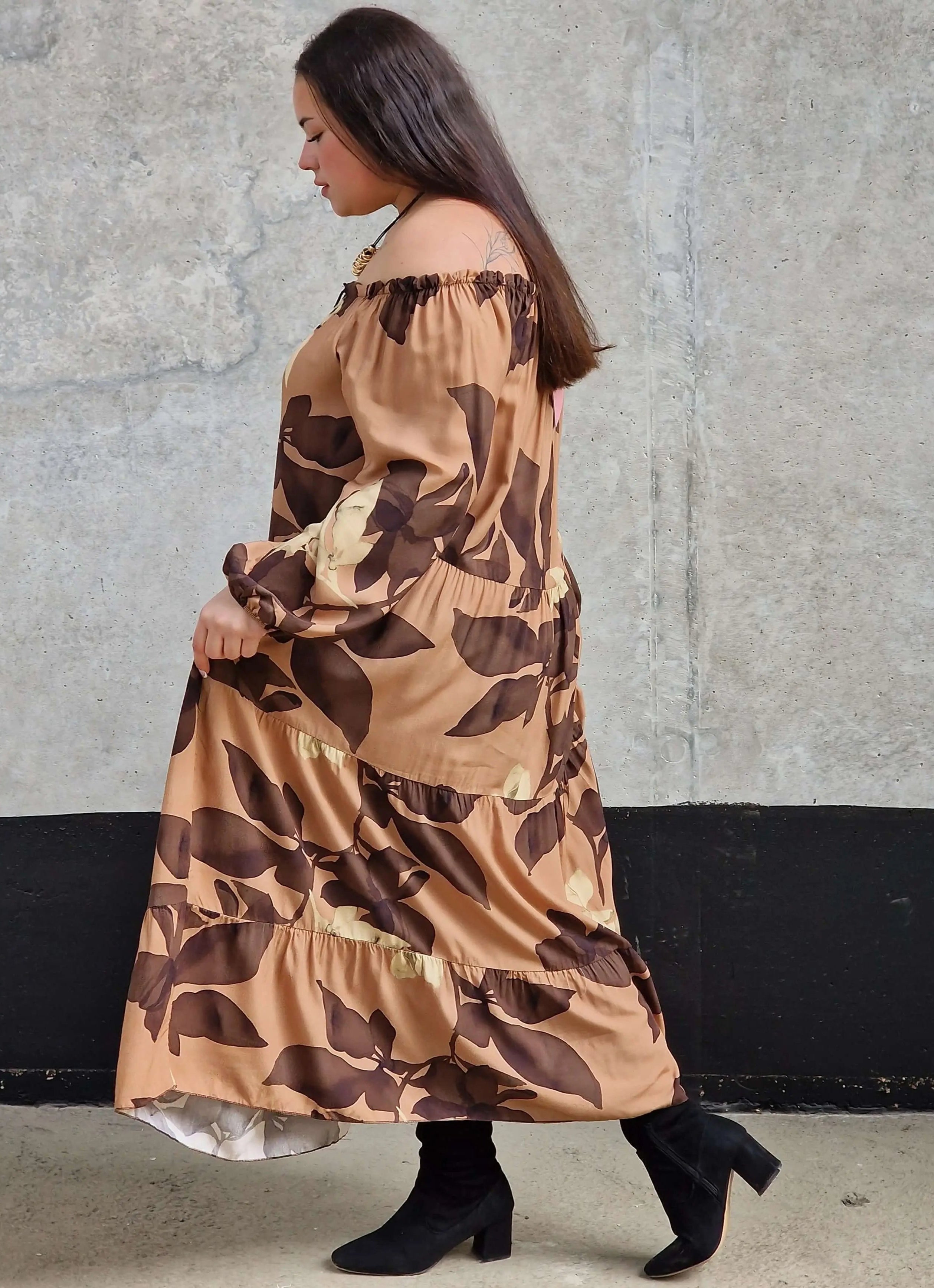 Sukienka z brązowym wzorem Stylowa XL