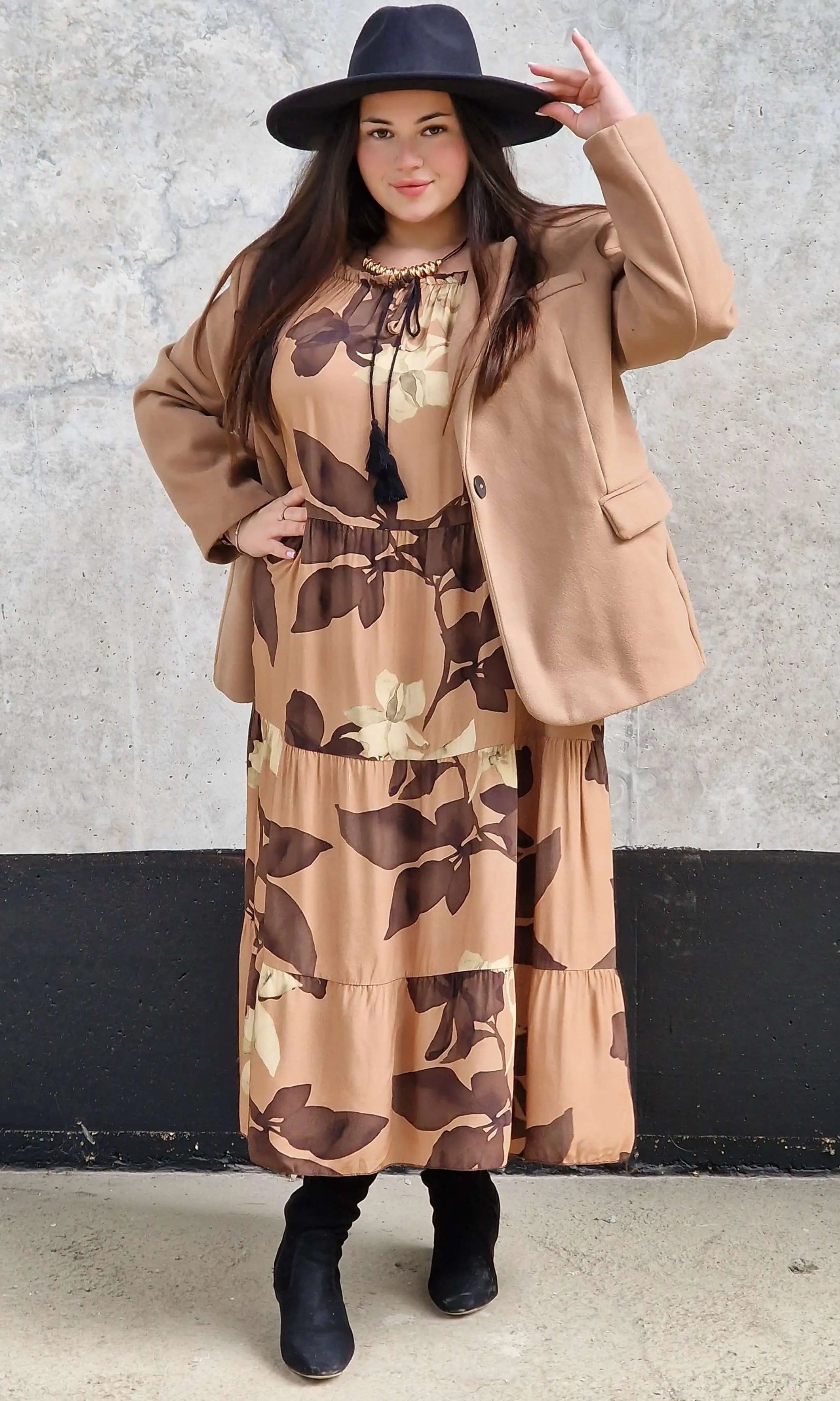 Sukienka z brązowym wzorem Stylowa XL