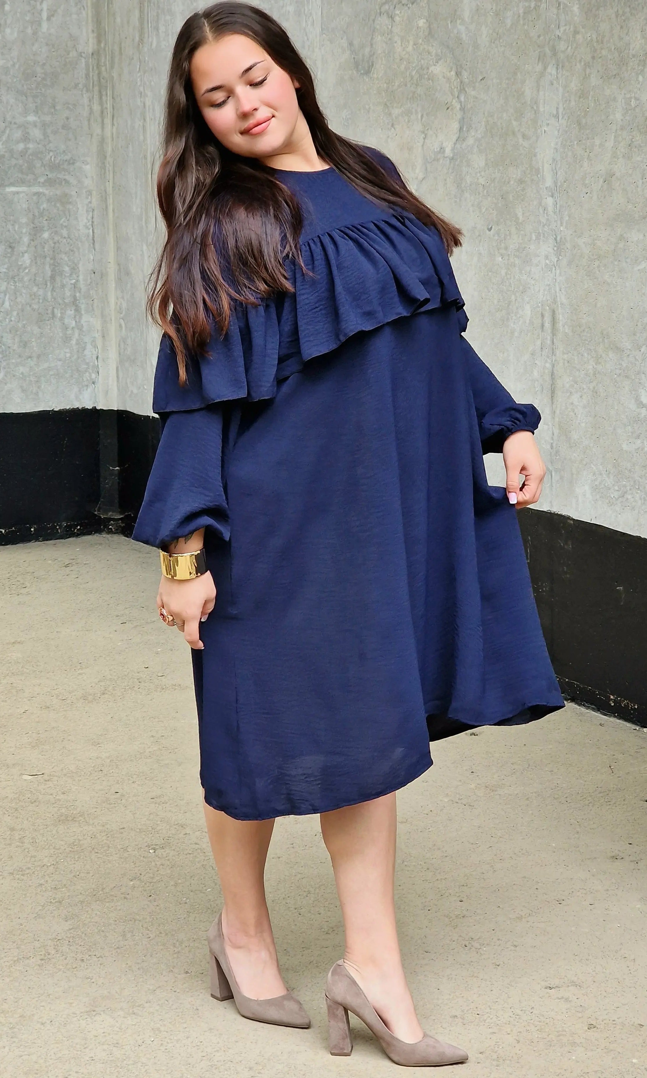 Sukienka z falbaną Stylowa XL