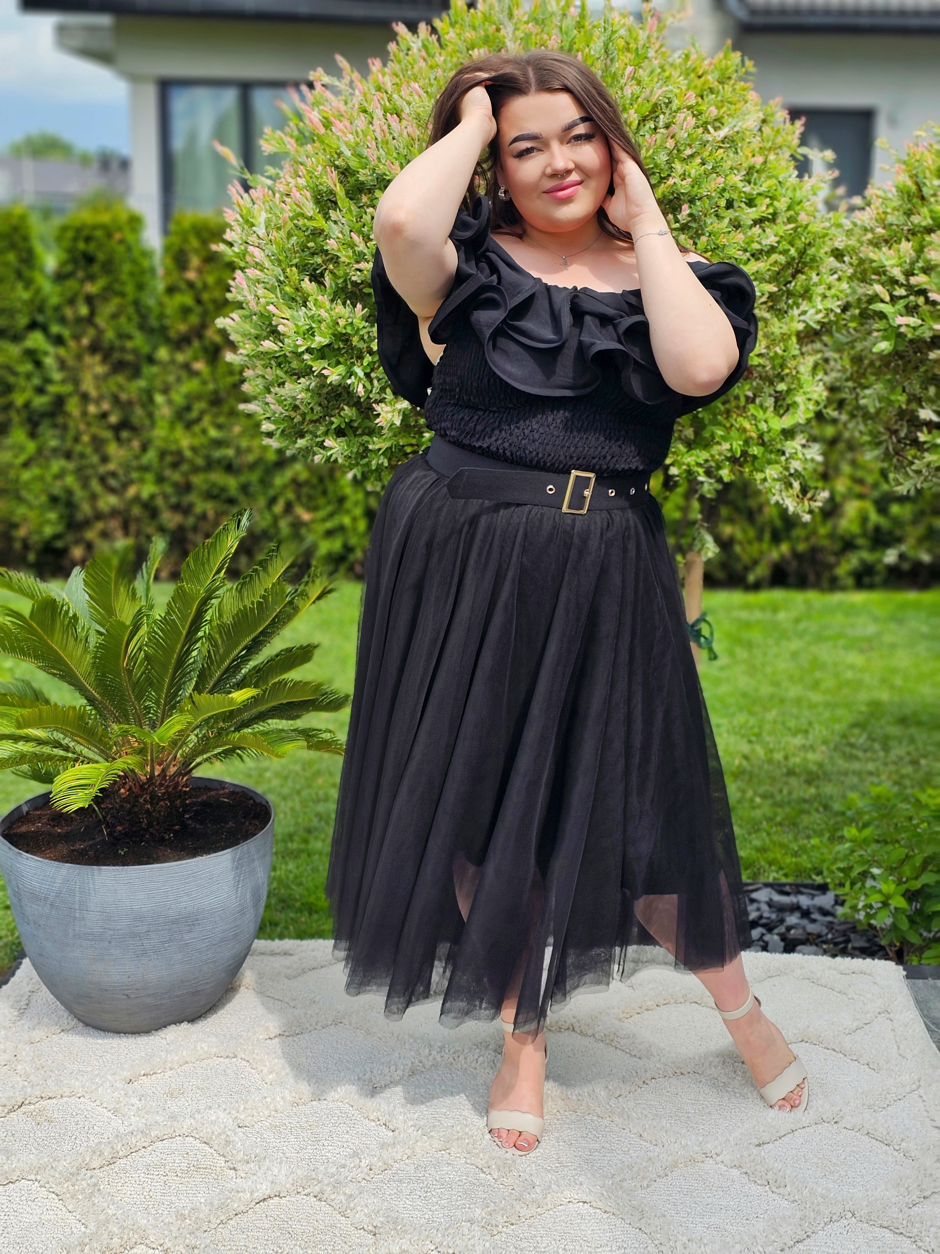 Sukienka z falbanami i tiulem – lekkość i kobiecy szyk Stylowa XL