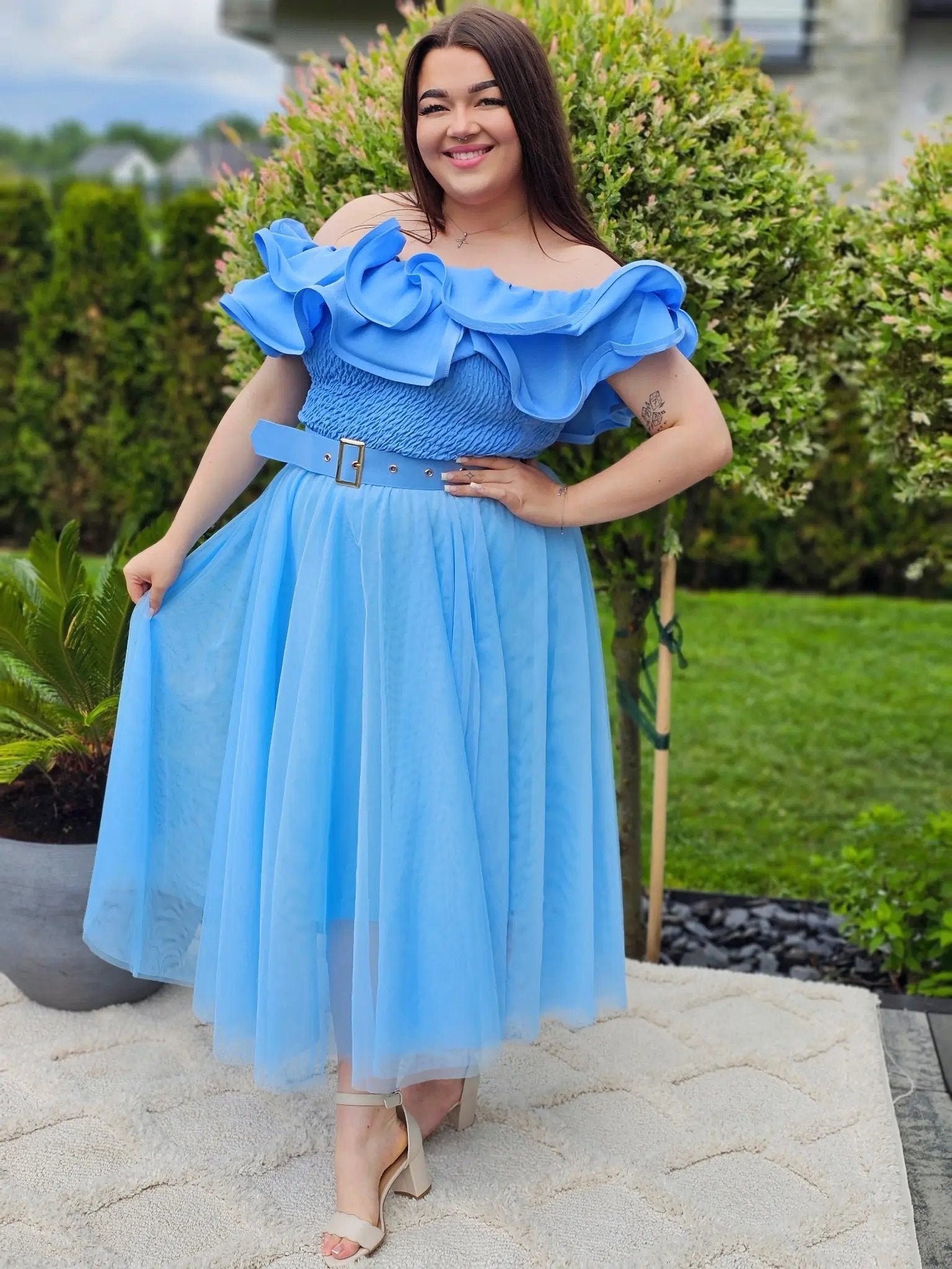 Sukienka z falbanami i tiulem – lekkość i kobiecy szyk Stylowa XL