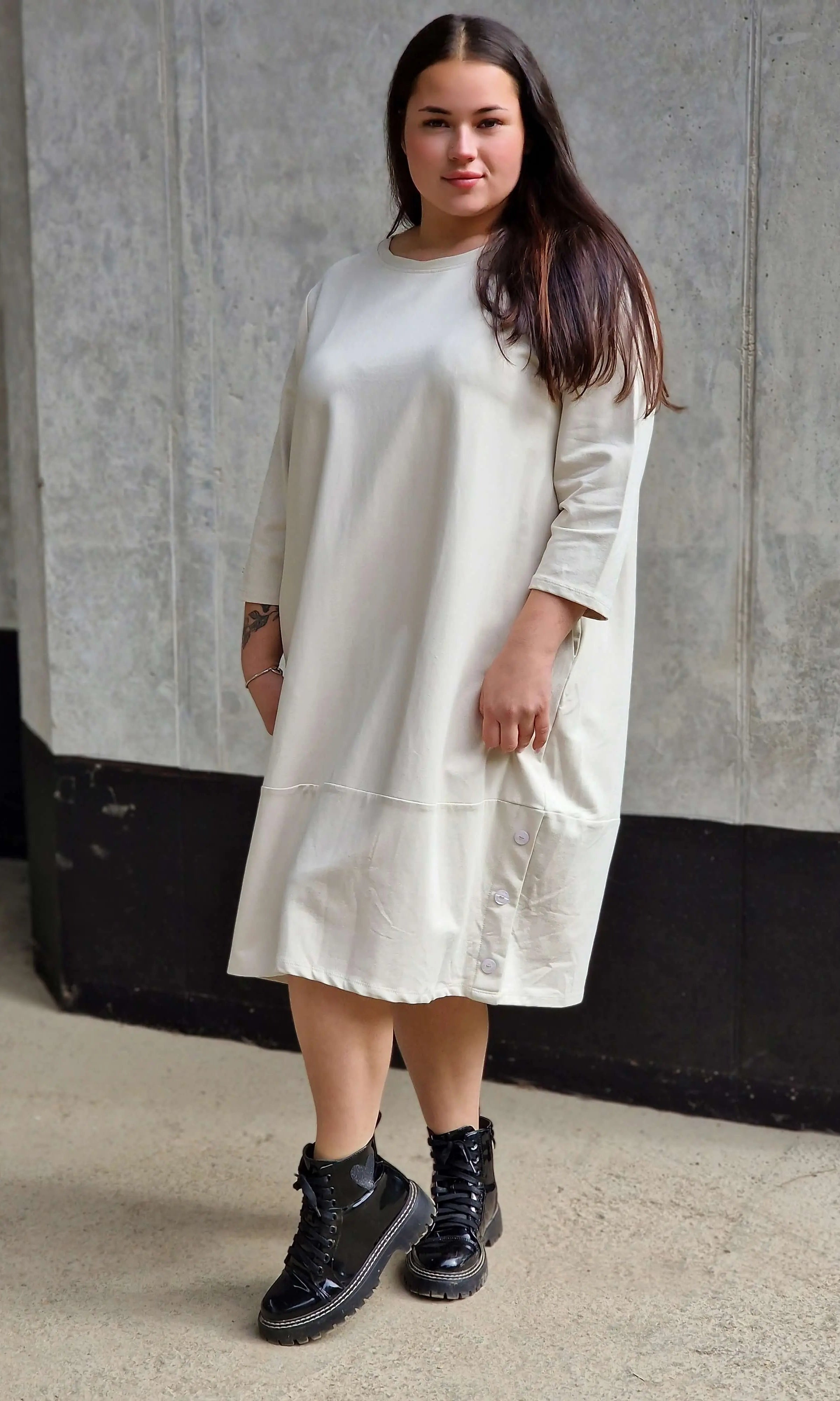 Sukienka z kieszeniami i guzikami Stylowa XL