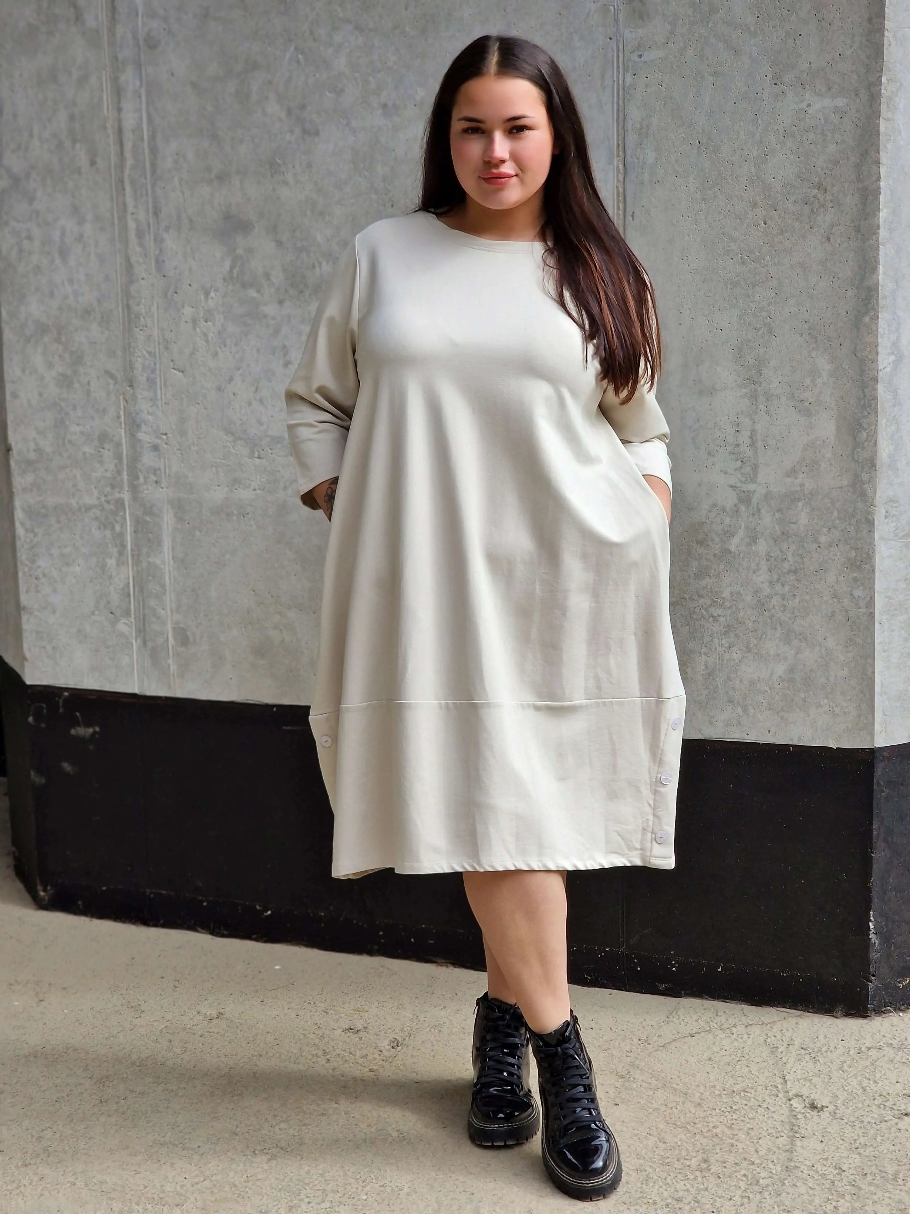 Sukienka z kieszeniami i guzikami Stylowa XL