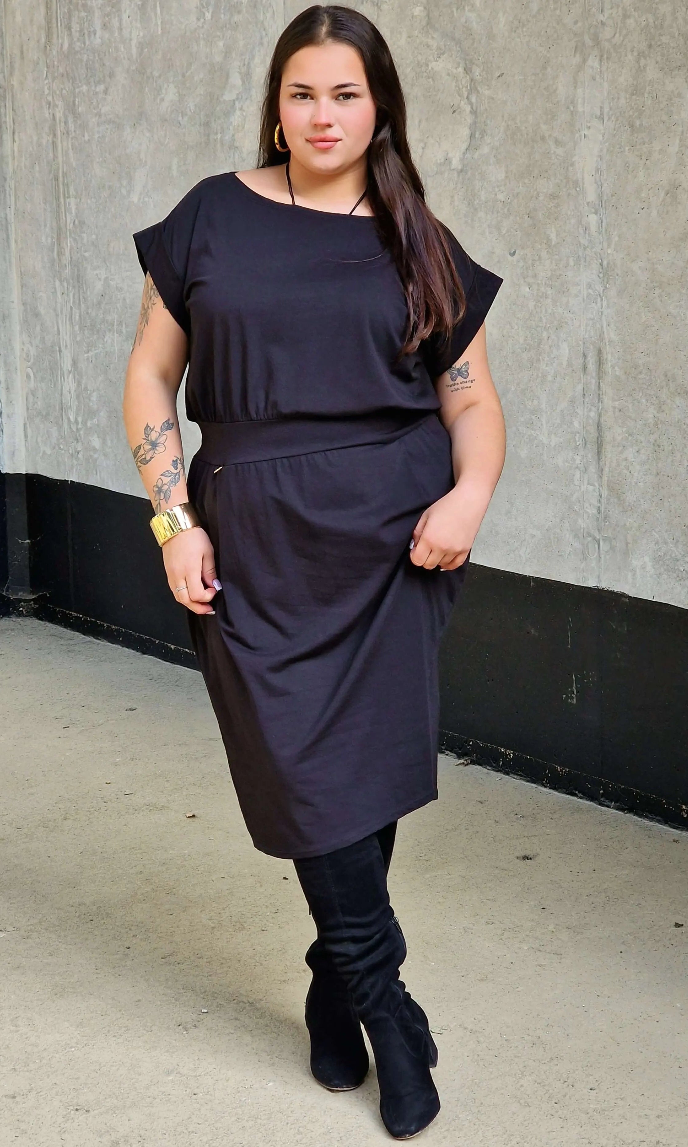 Sukienka z kieszeniami i paskiem – kobieca, wygodna, uniwersalna Stylowa XL