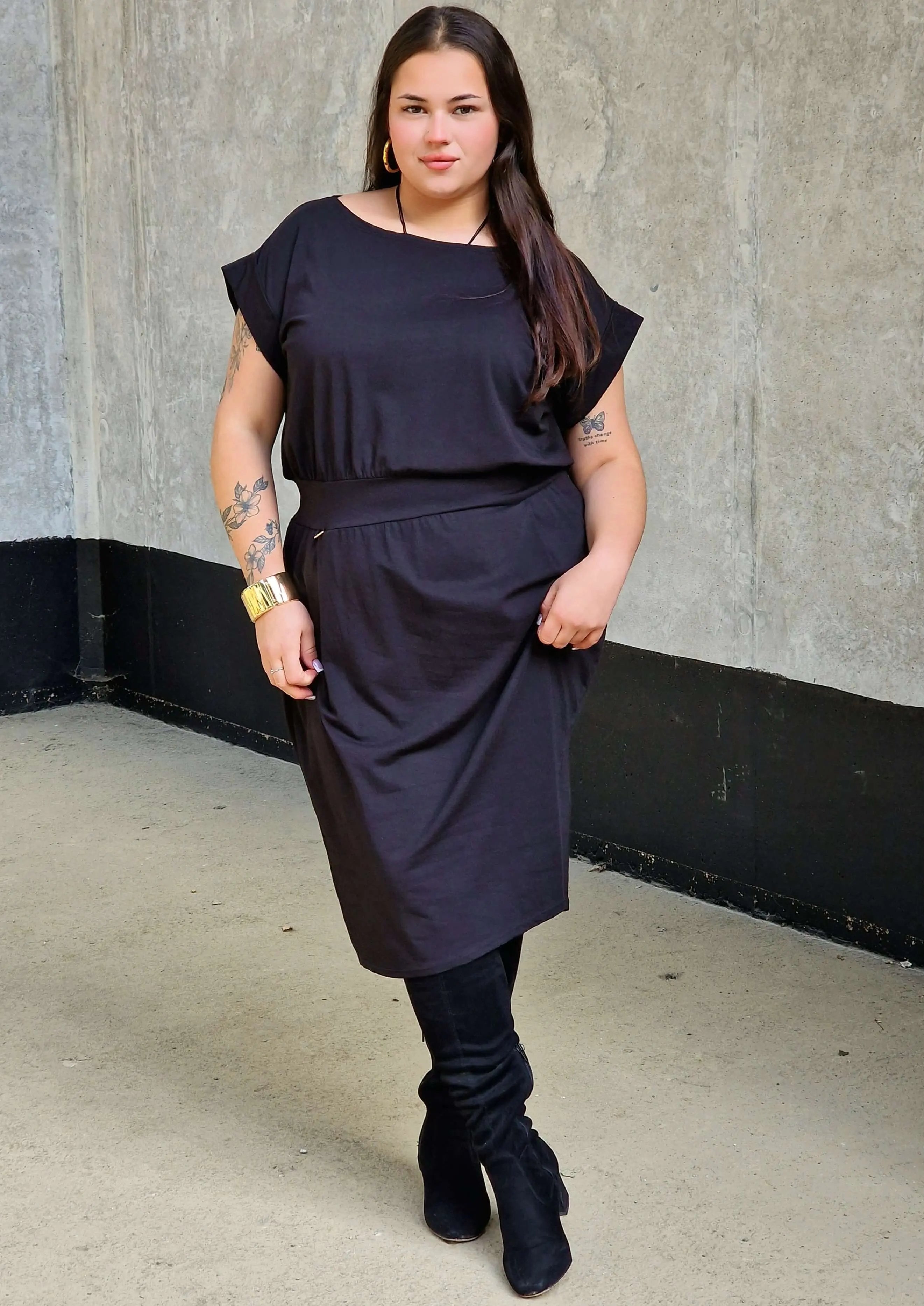 Sukienka z kieszeniami i paskiem – kobieca, wygodna, uniwersalna Stylowa XL