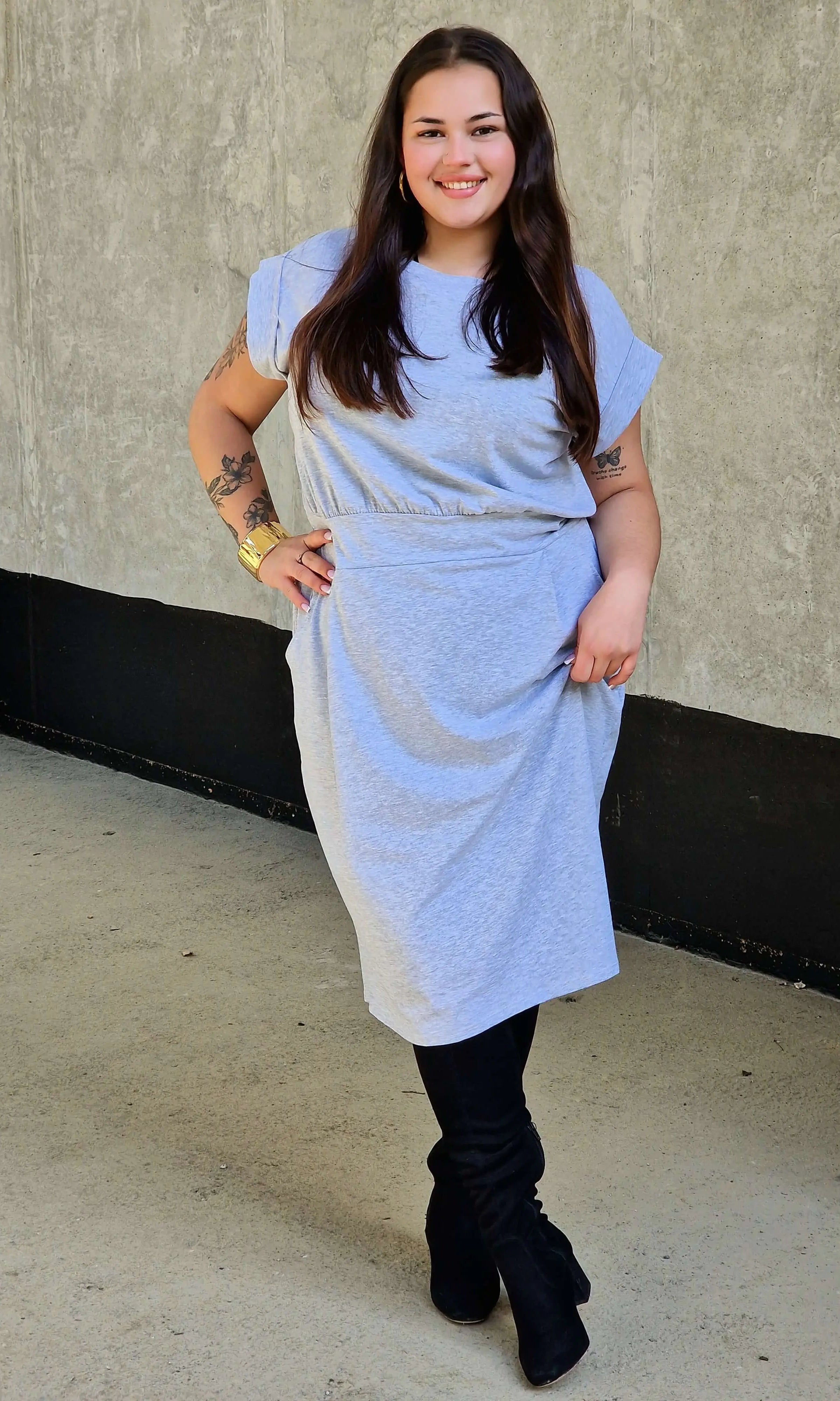 Sukienka z kieszeniami i paskiem – kobieca, wygodna, uniwersalna Stylowa XL