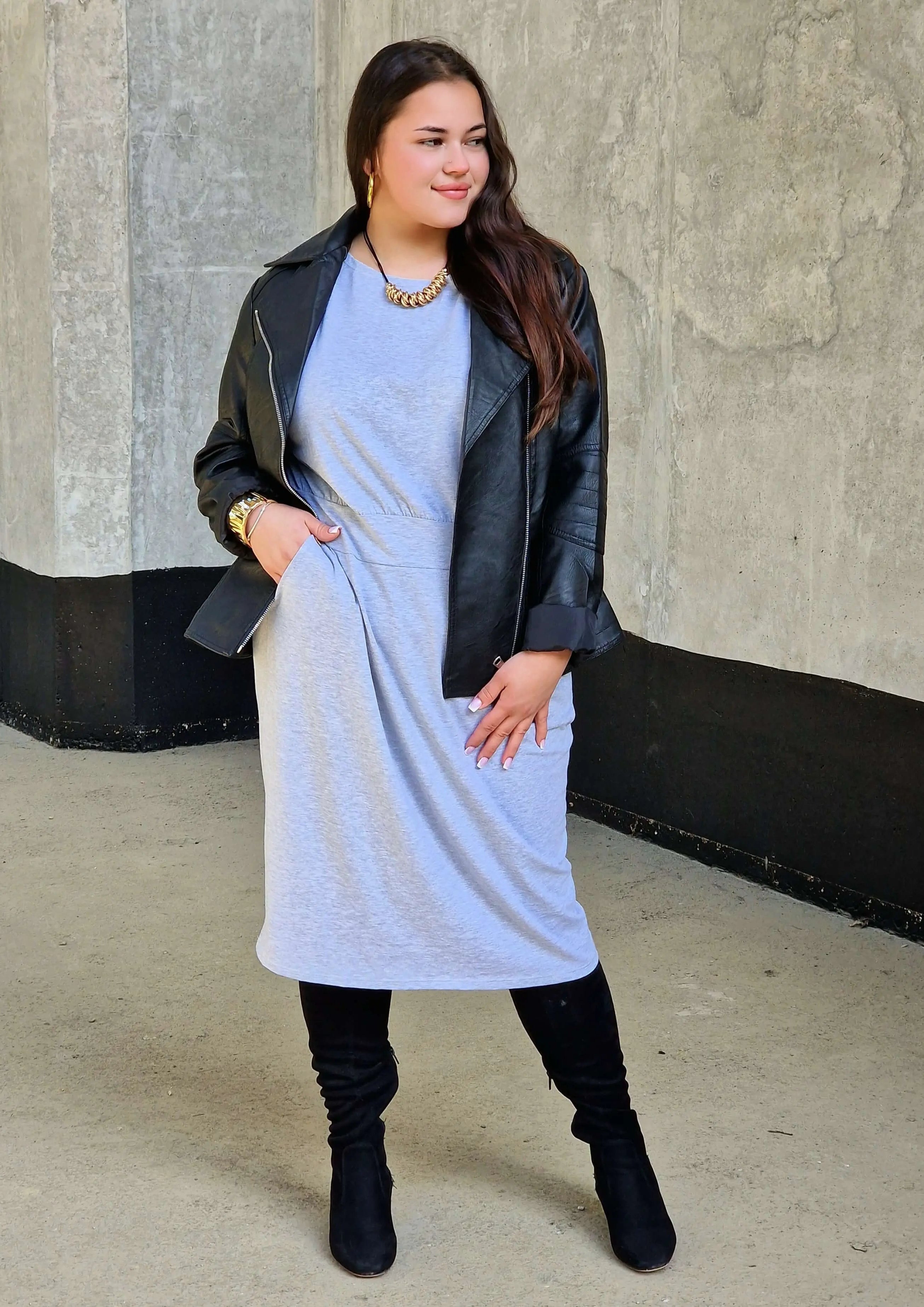 Sukienka z kieszeniami i paskiem – kobieca, wygodna, uniwersalna Stylowa XL