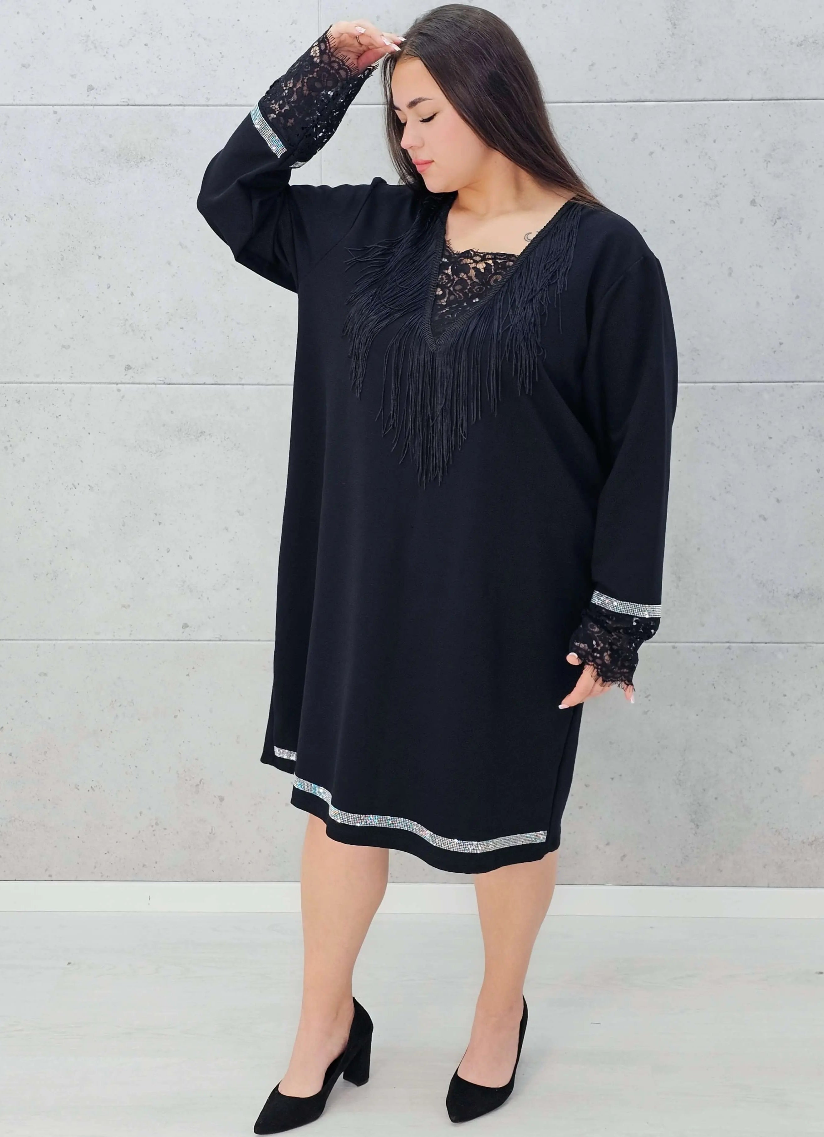 Sukienka z koronką i frędzlami Stylowa XL