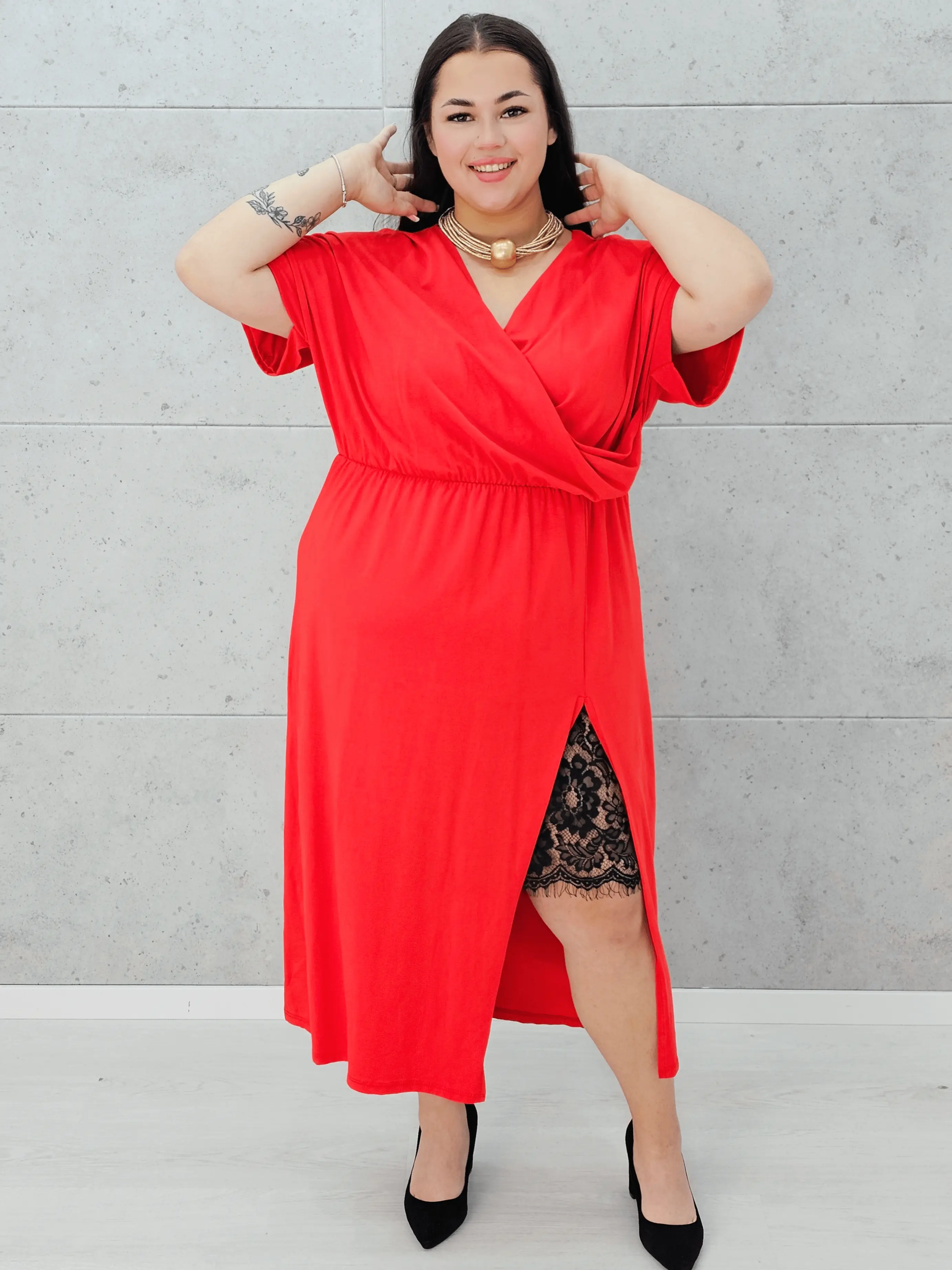 Sukienka z koronkowym rozcięciem Stylowa XL