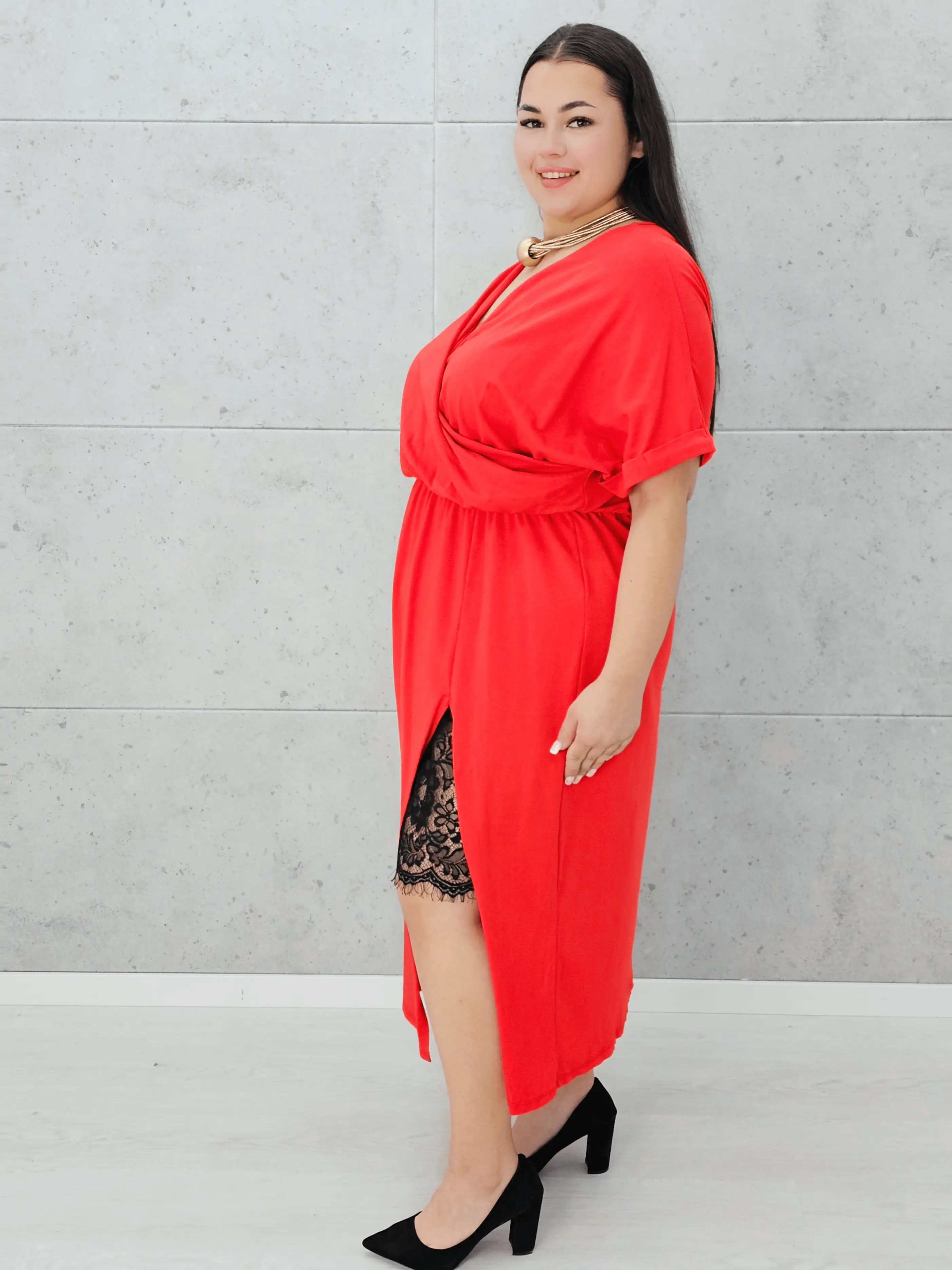 Sukienka z koronkowym rozcięciem Stylowa XL