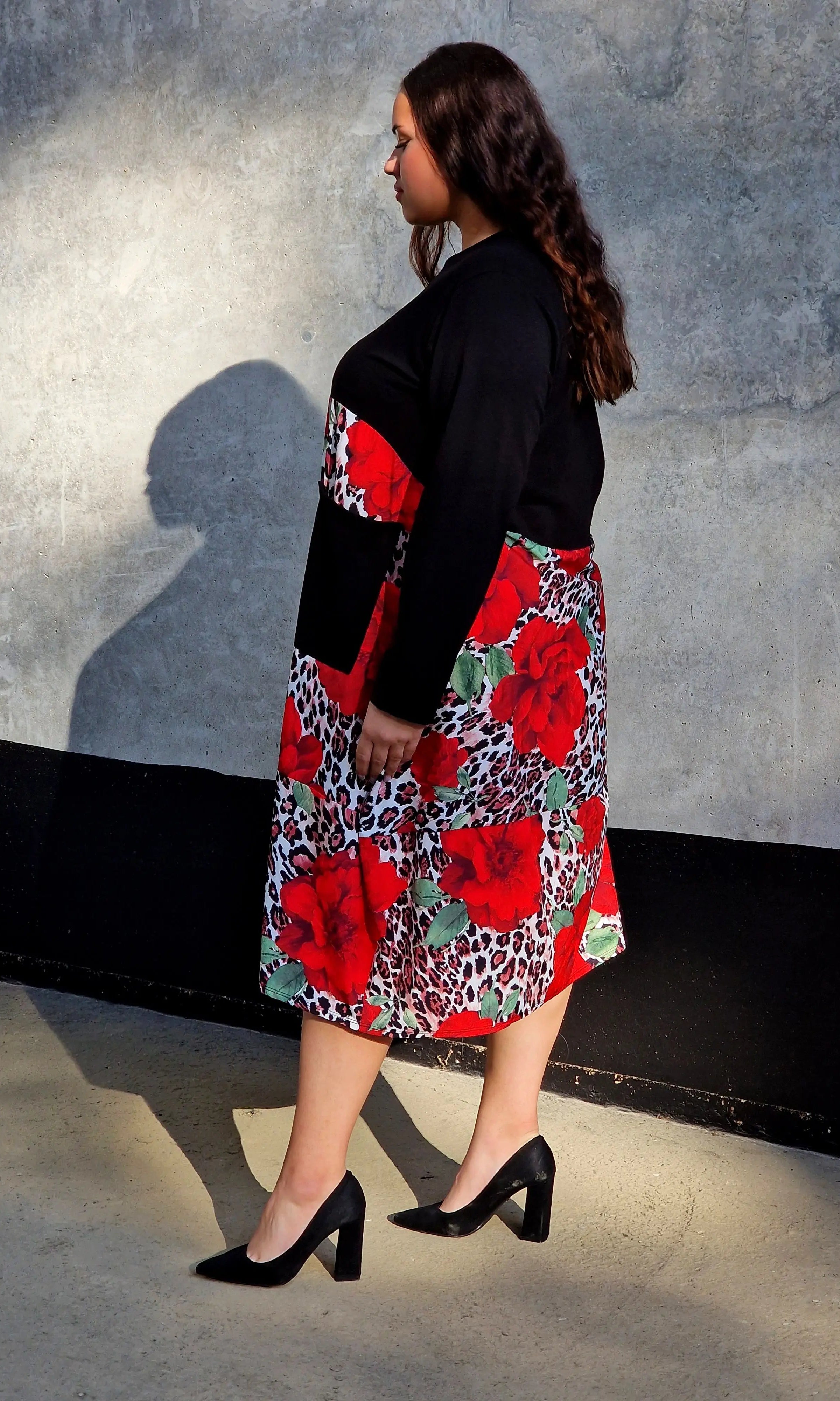 Sukienka z kwiatowym printem i kieszenią Stylowa XL