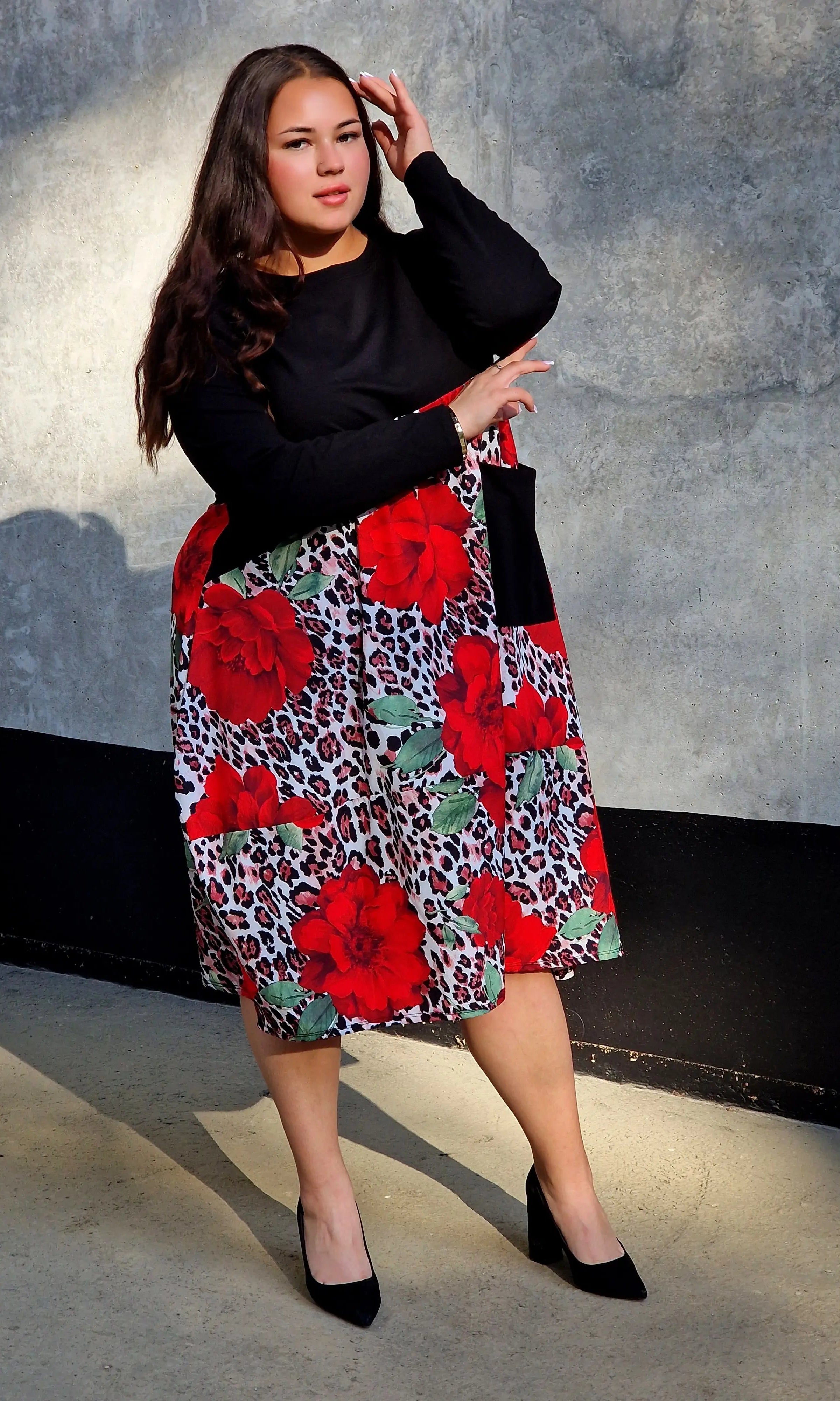 Sukienka z kwiatowym printem i kieszenią Stylowa XL