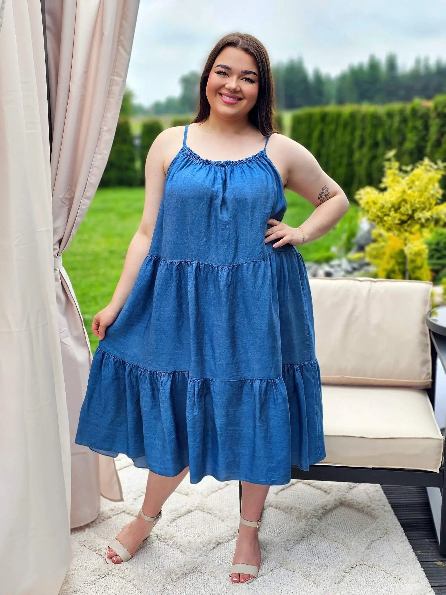 Sukienka z lekkiego jeansu na ramiączkach - dwa odcienie Stylowa XL