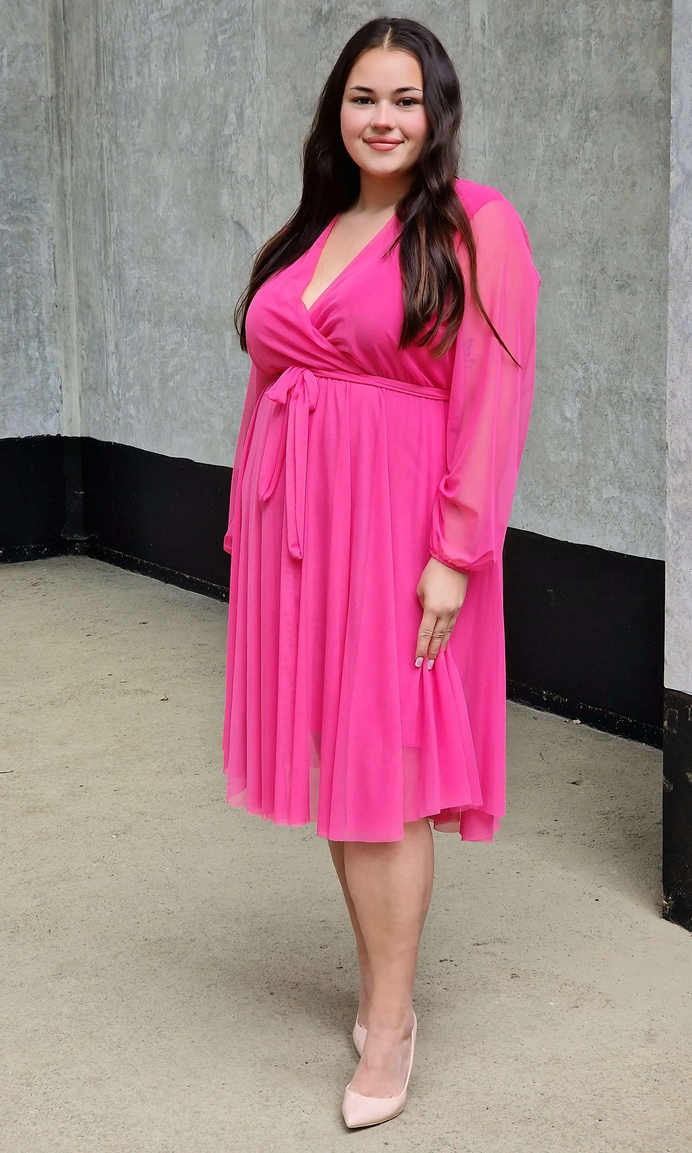 Sukienka z marszczeniem w talii i dekoltem w serek - w wielu kolorach Stylowa XL