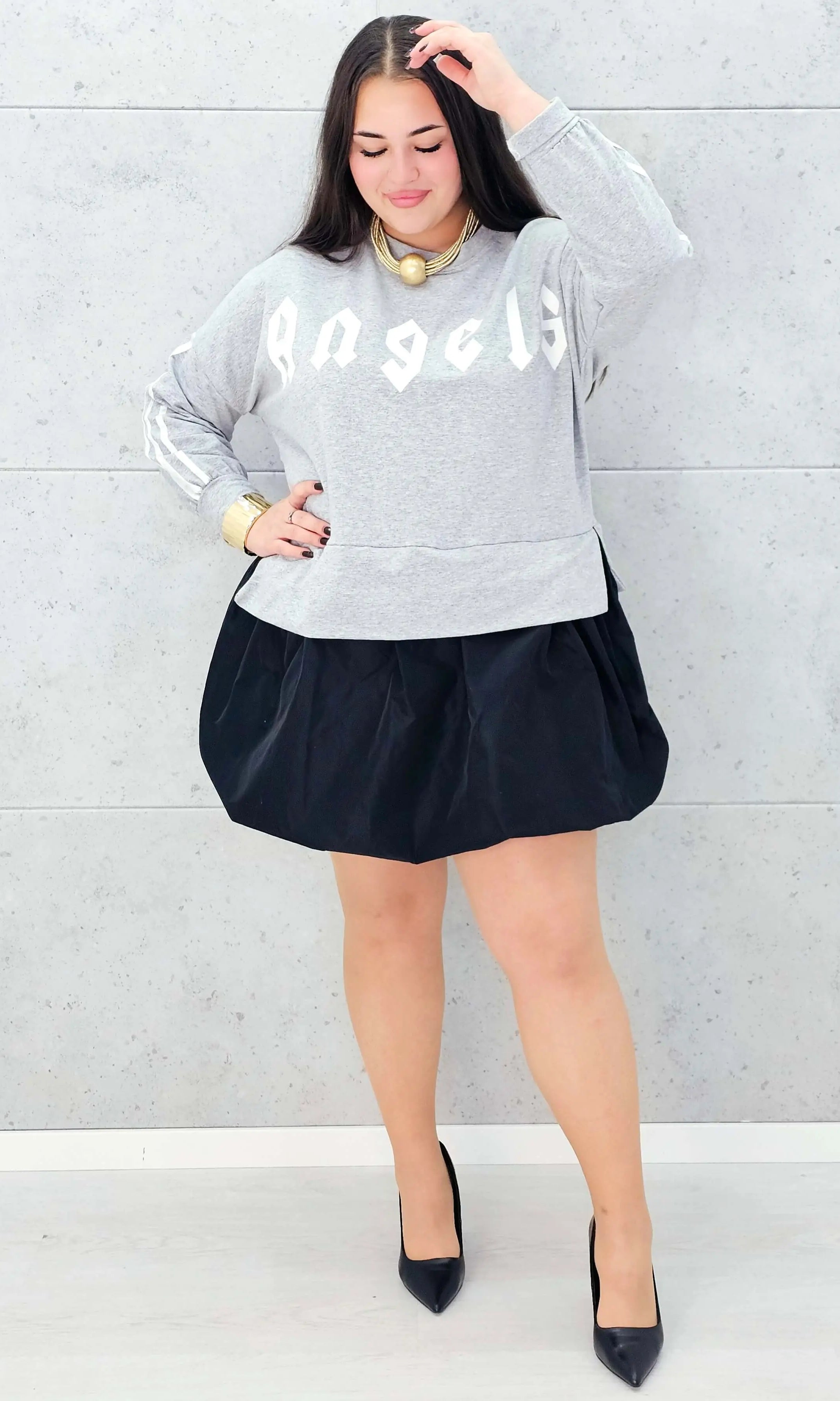 Sukienka z napisem Angel – szara sukienka plus size z czarnym dołem Stylowa XL