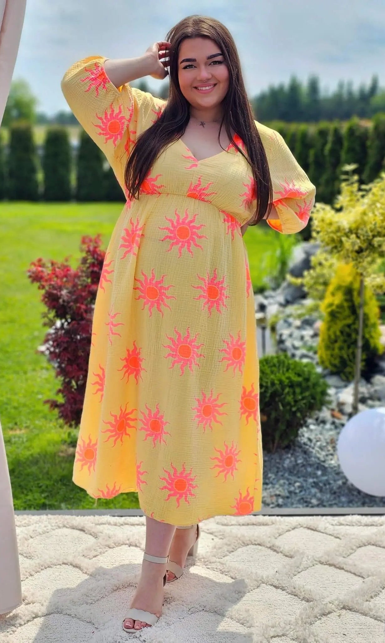 Sukienka z neonowymi słońcami Stylowa XL