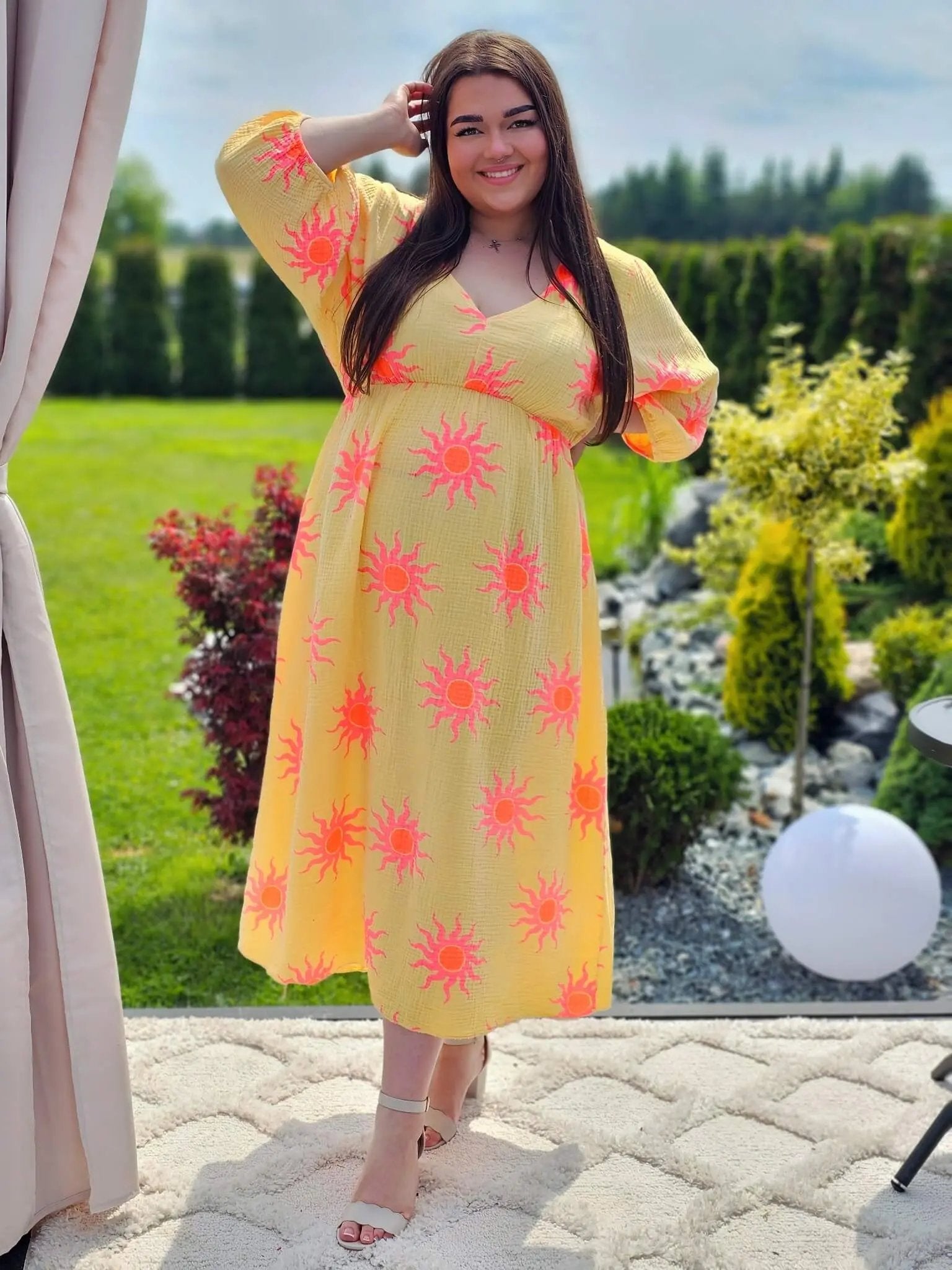 Sukienka z neonowymi słońcami Stylowa XL