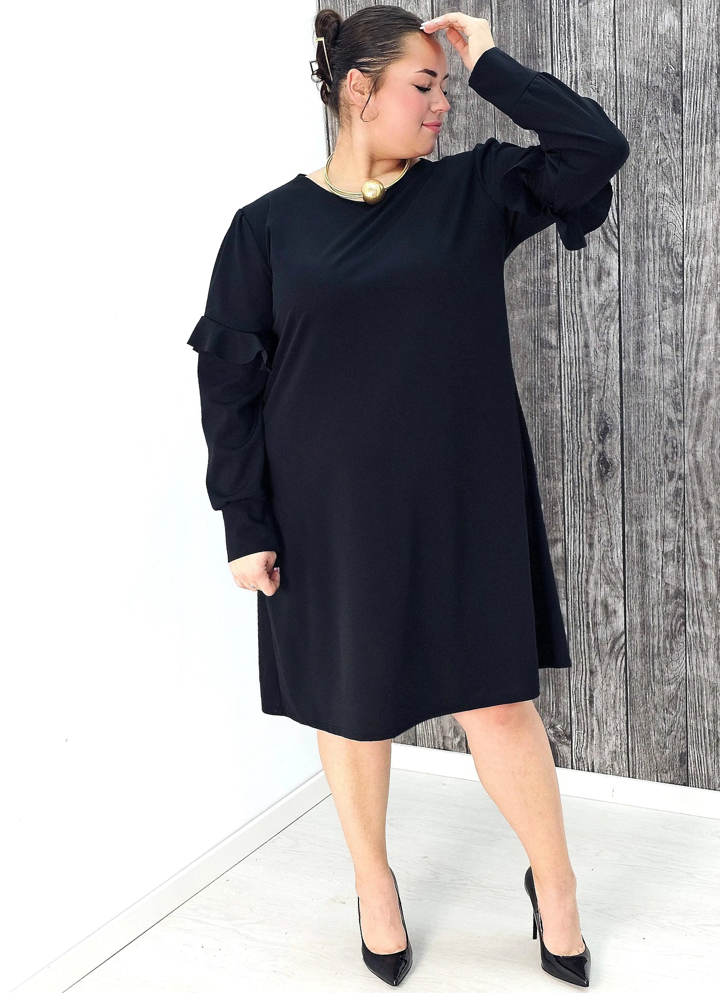 Sukienka z ozdobnym łańcuszkiem na plecach Stylowa XL