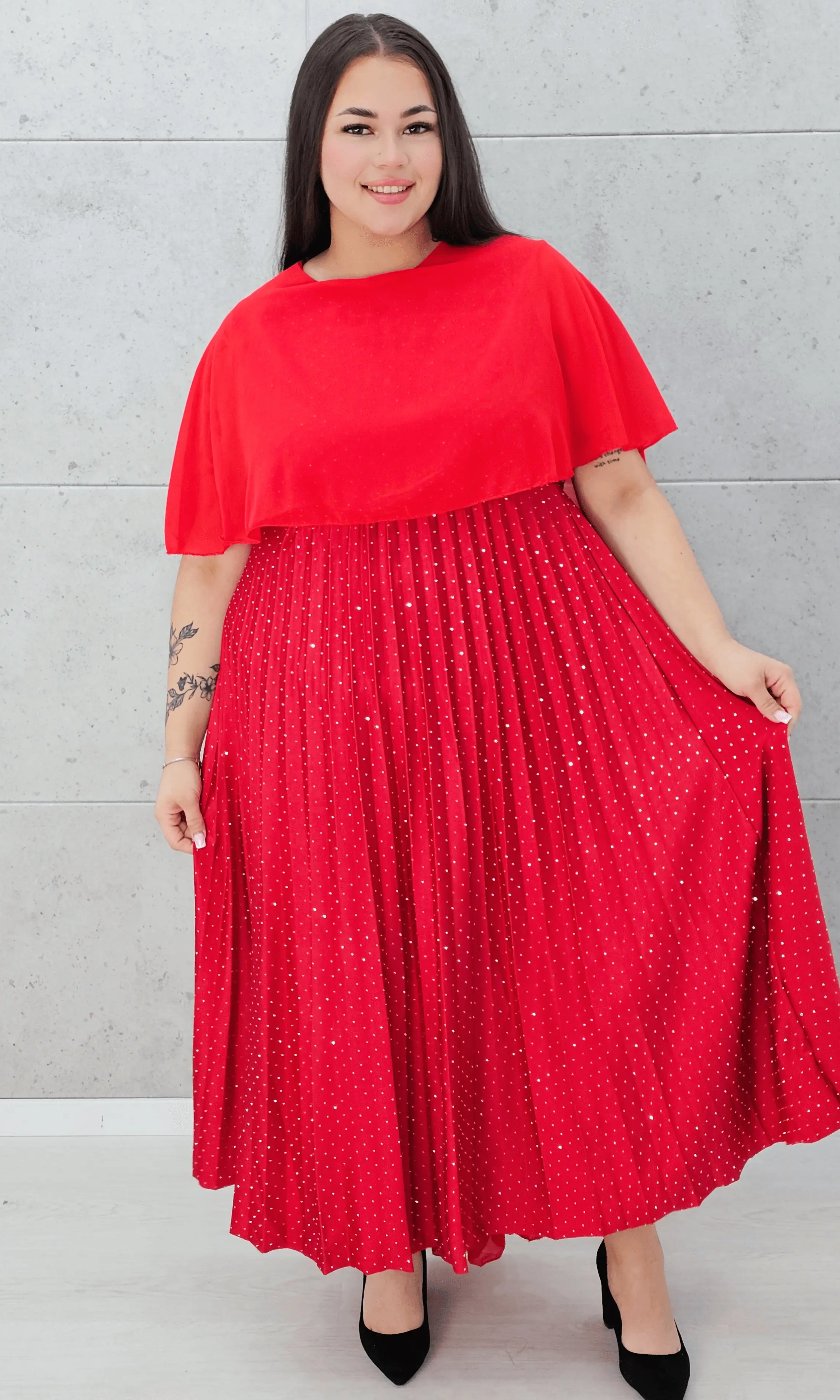 Sukienka z peleryną i plisowanym dołem Stylowa XL