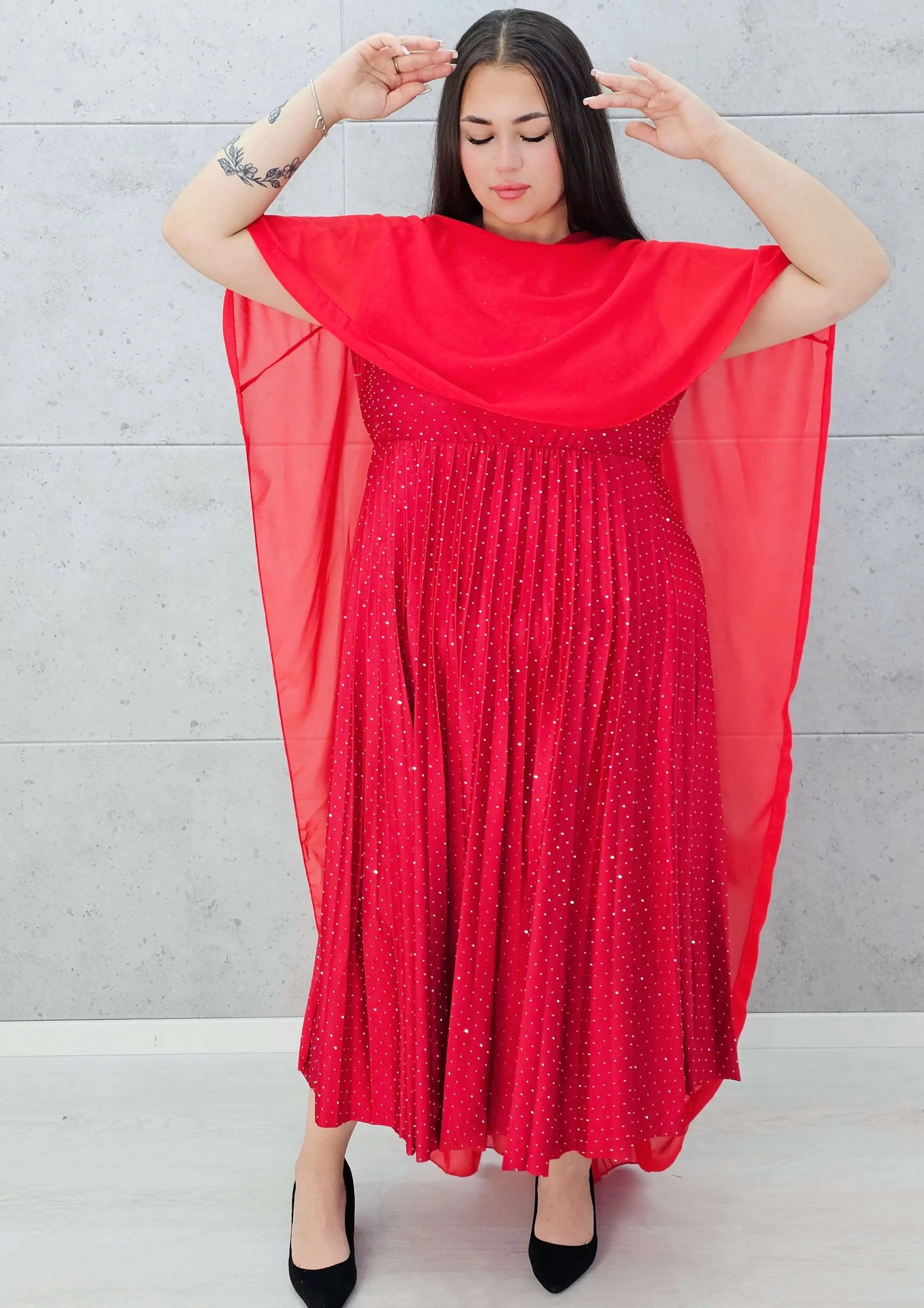 Sukienka z peleryną i plisowanym dołem Stylowa XL