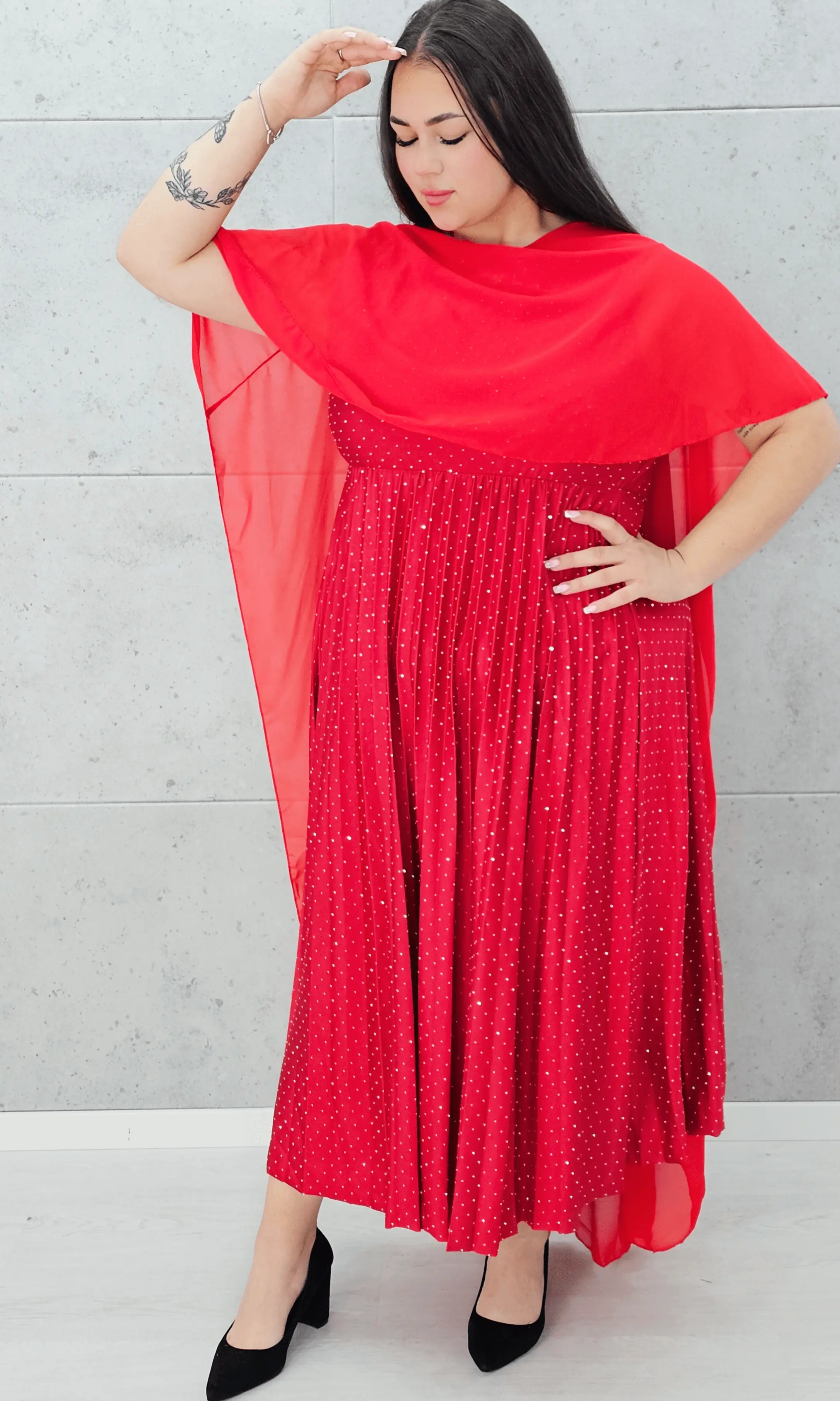 Sukienka z peleryną i plisowanym dołem Stylowa XL