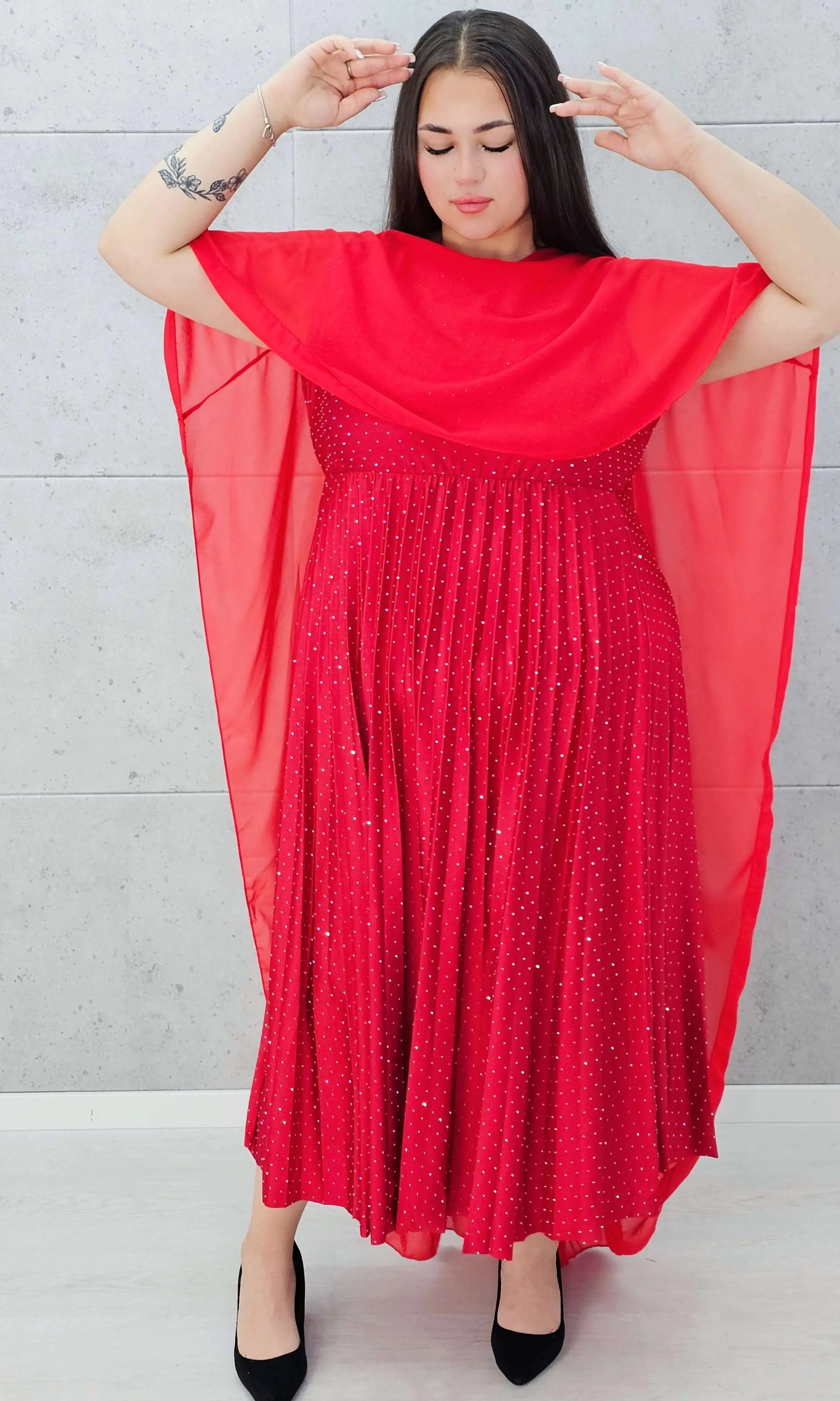 Sukienka z peleryną i plisowanym dołem Stylowa XL