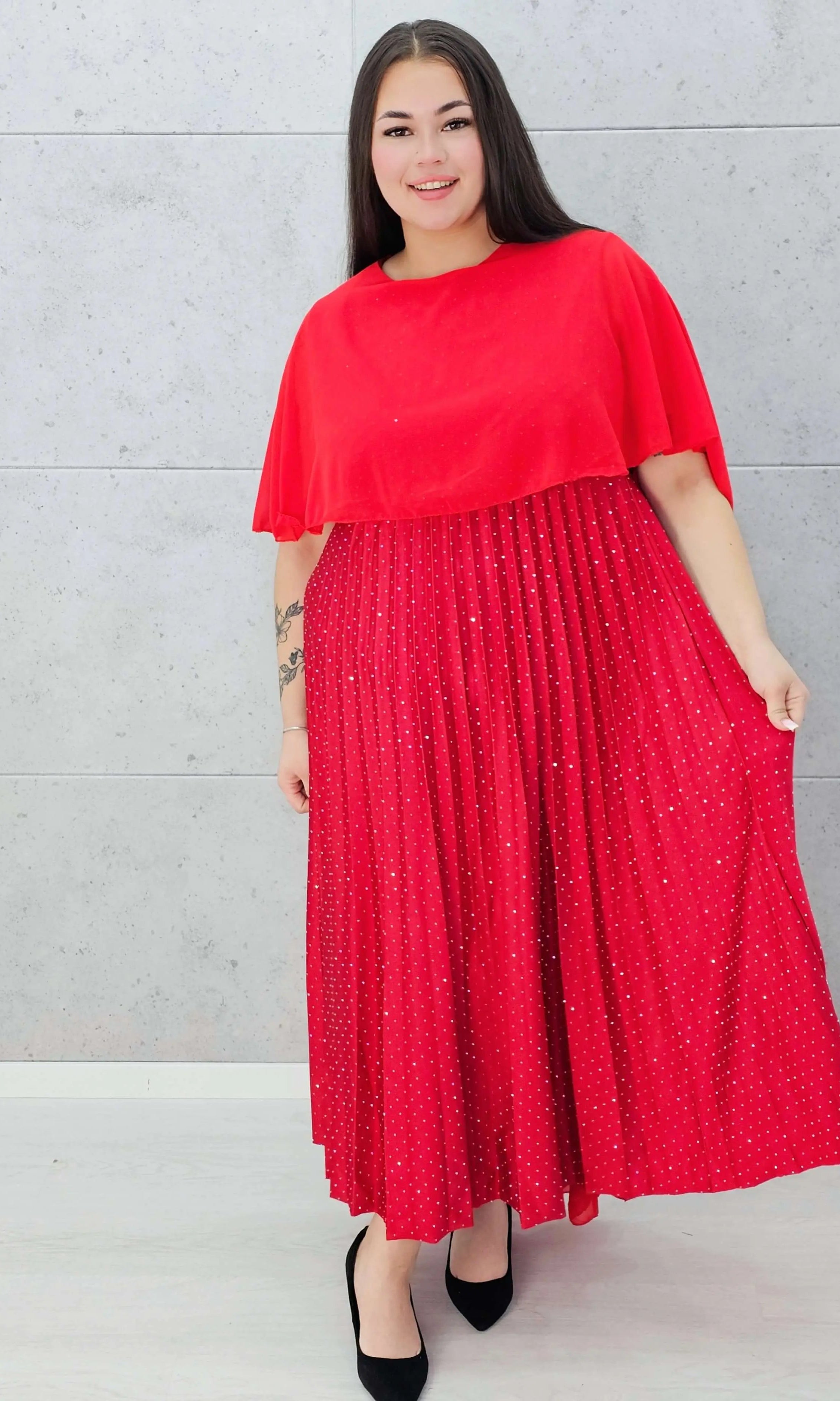 Sukienka z peleryną i plisowanym dołem Stylowa XL